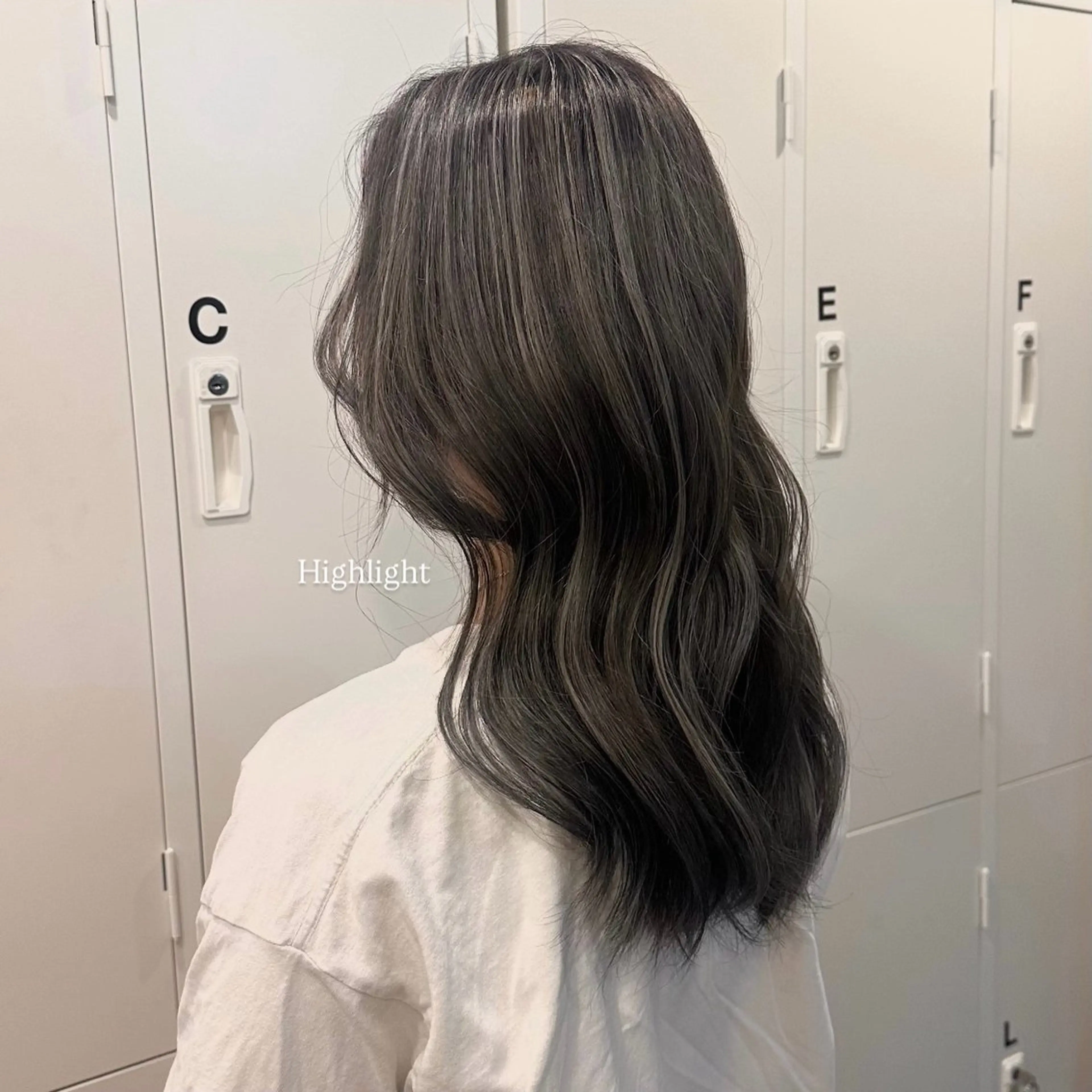 セミロング カラー パーマ ヘアアレンジ ハイライトカラー ハイライト カット ヘアカラー makoto / 韓国風ヘア🎀🪄︎のヘアスタイル