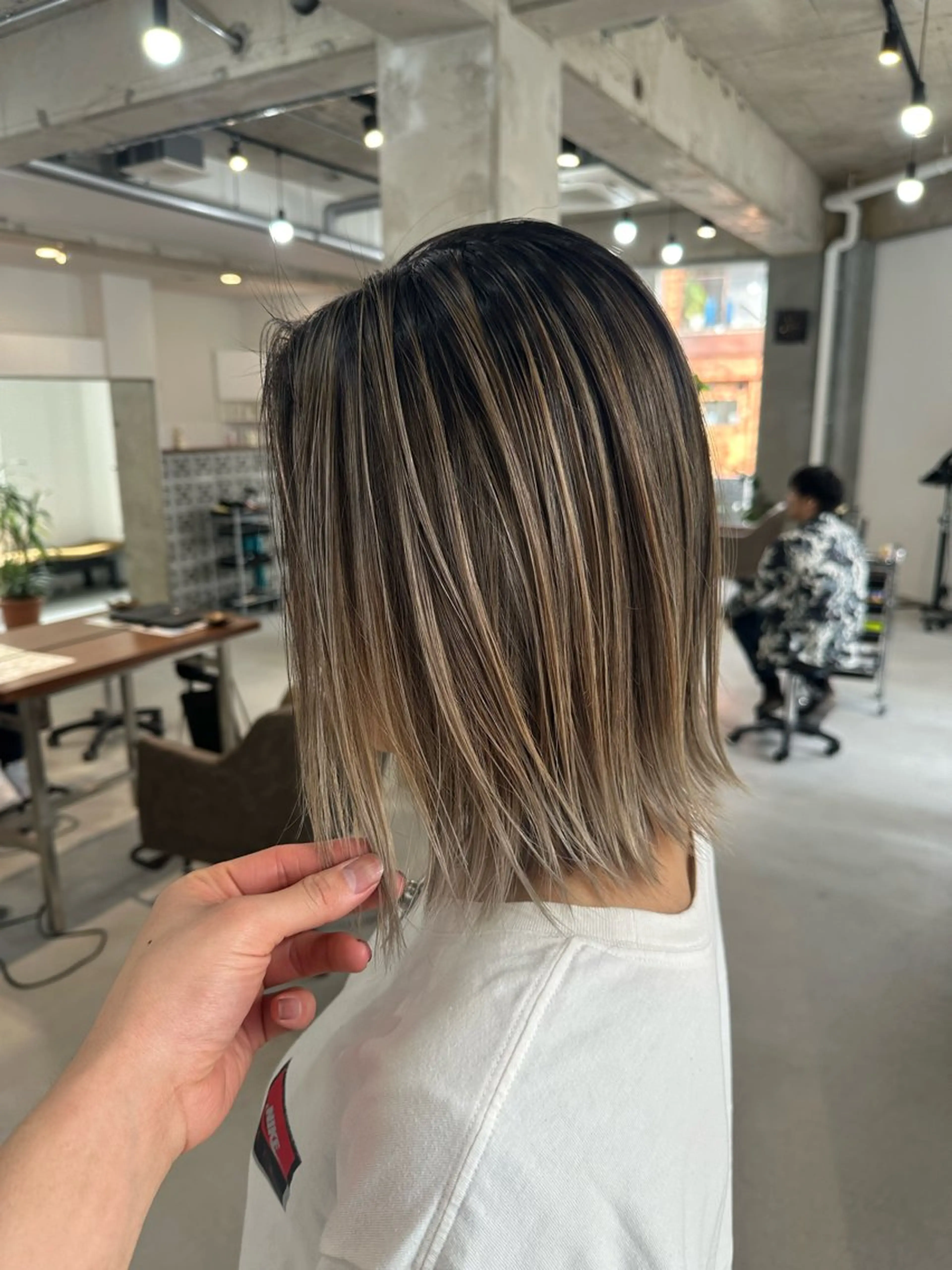 ミディアム レイヤーカット カット ヘアカラー カイリ /レイヤーカットのヘアスタイル