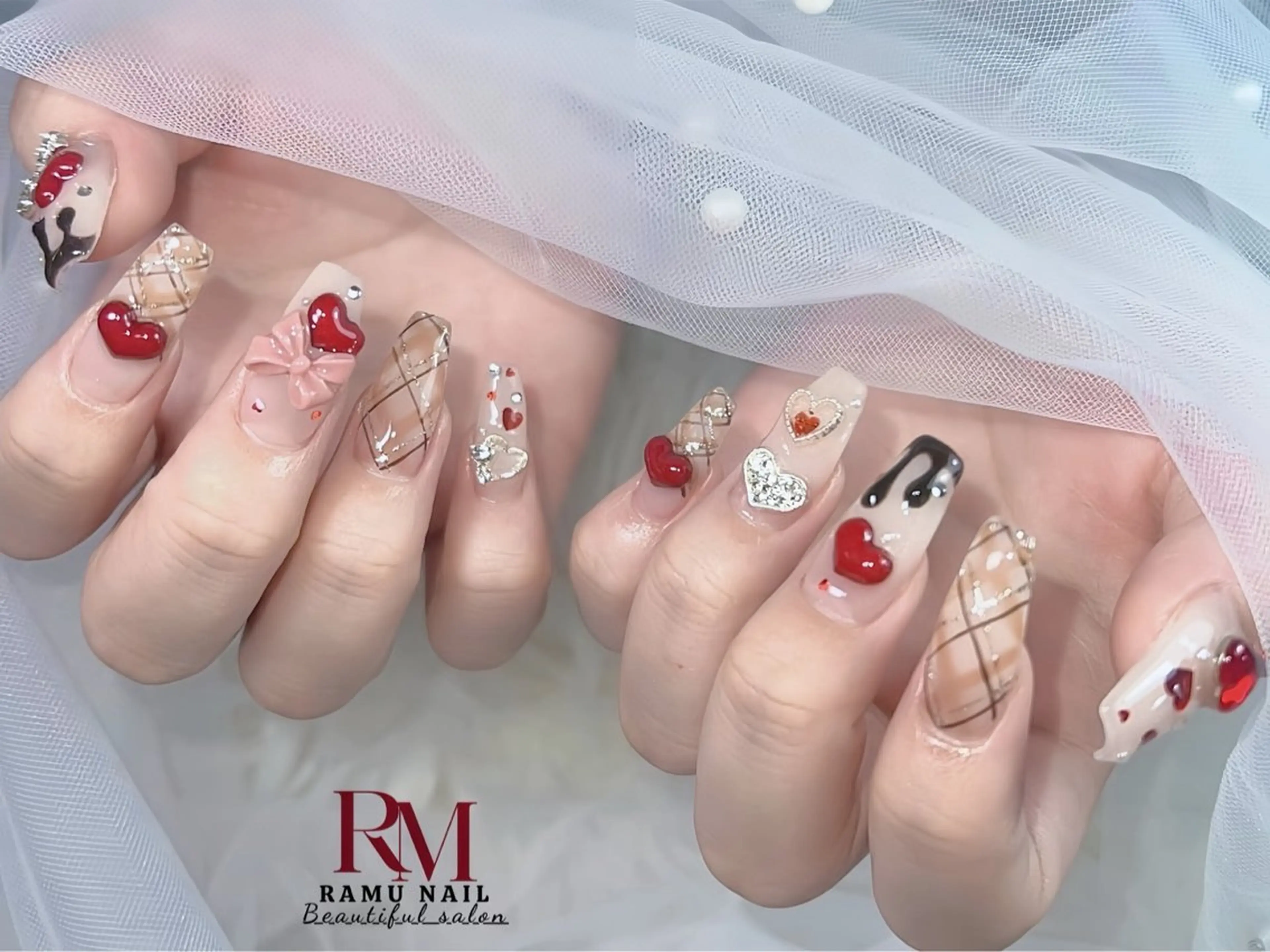 ネイル キラキラネイル マグネットネイル ミラーネイル ピンク ワンホンネイル ハンドネイル RAMU_Nail 池袋店のネイルデザイン