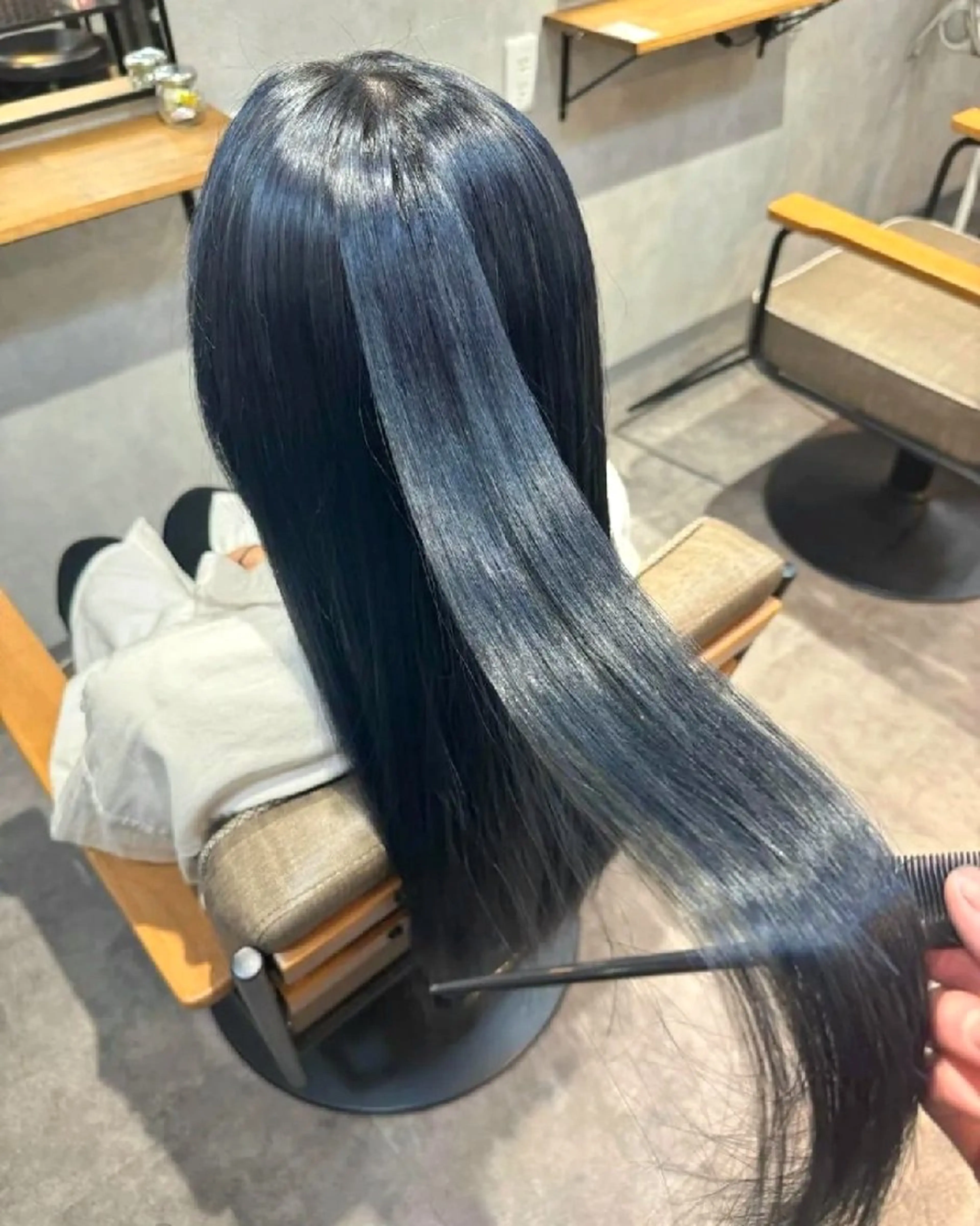 ロング カラー ネイビーカラー カット ヘアカラー レイヤー/透けカラー ✨KANAのヘアスタイル