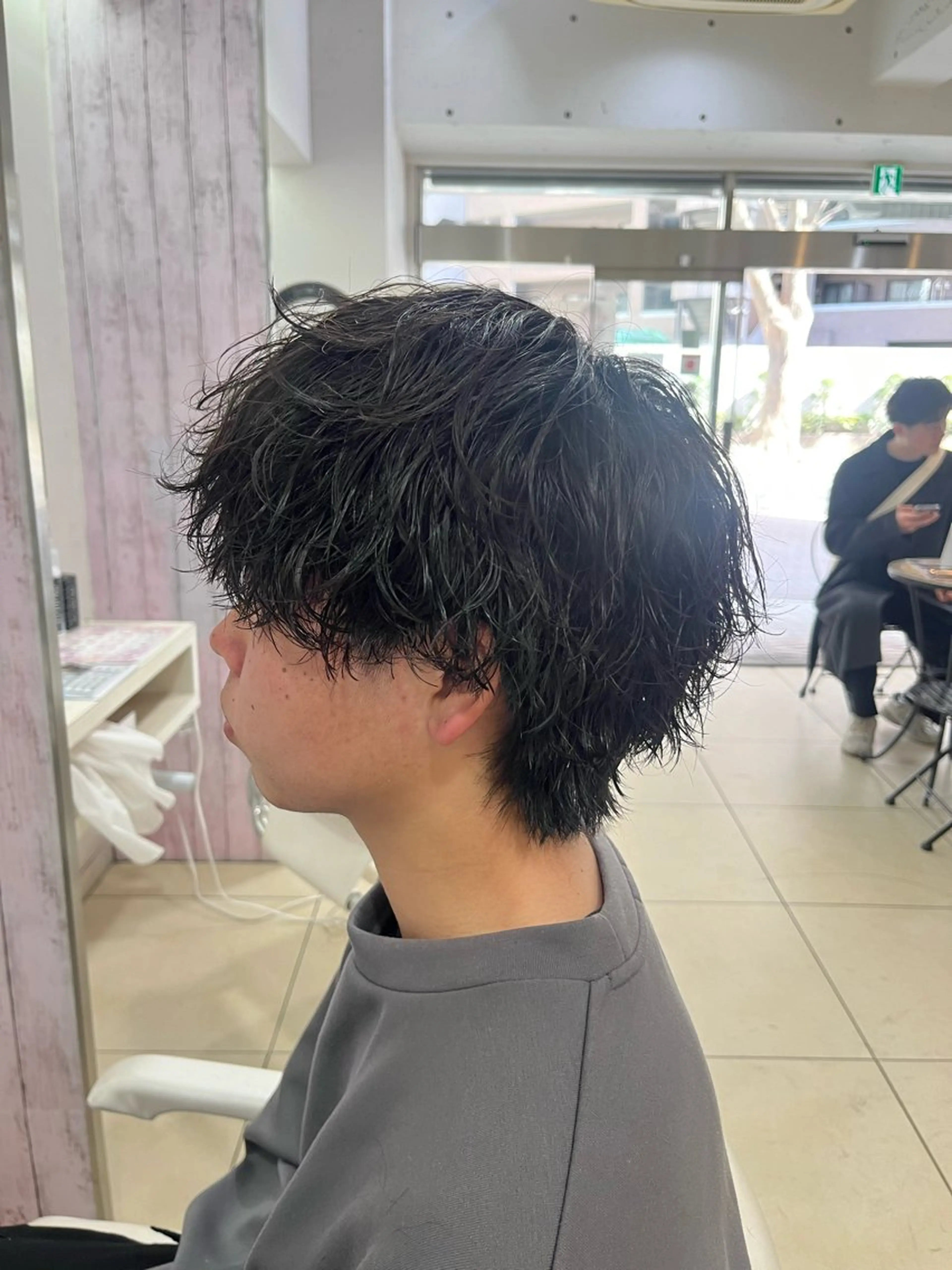 ショート パーマ メンズ マッシュウルフ マッシュ メンズパーマ 波巻きパーマ メンズウルフカット カット パーマ 韓国メンズヘア/ 毛流れヘア　須田龍世のヘアスタイル