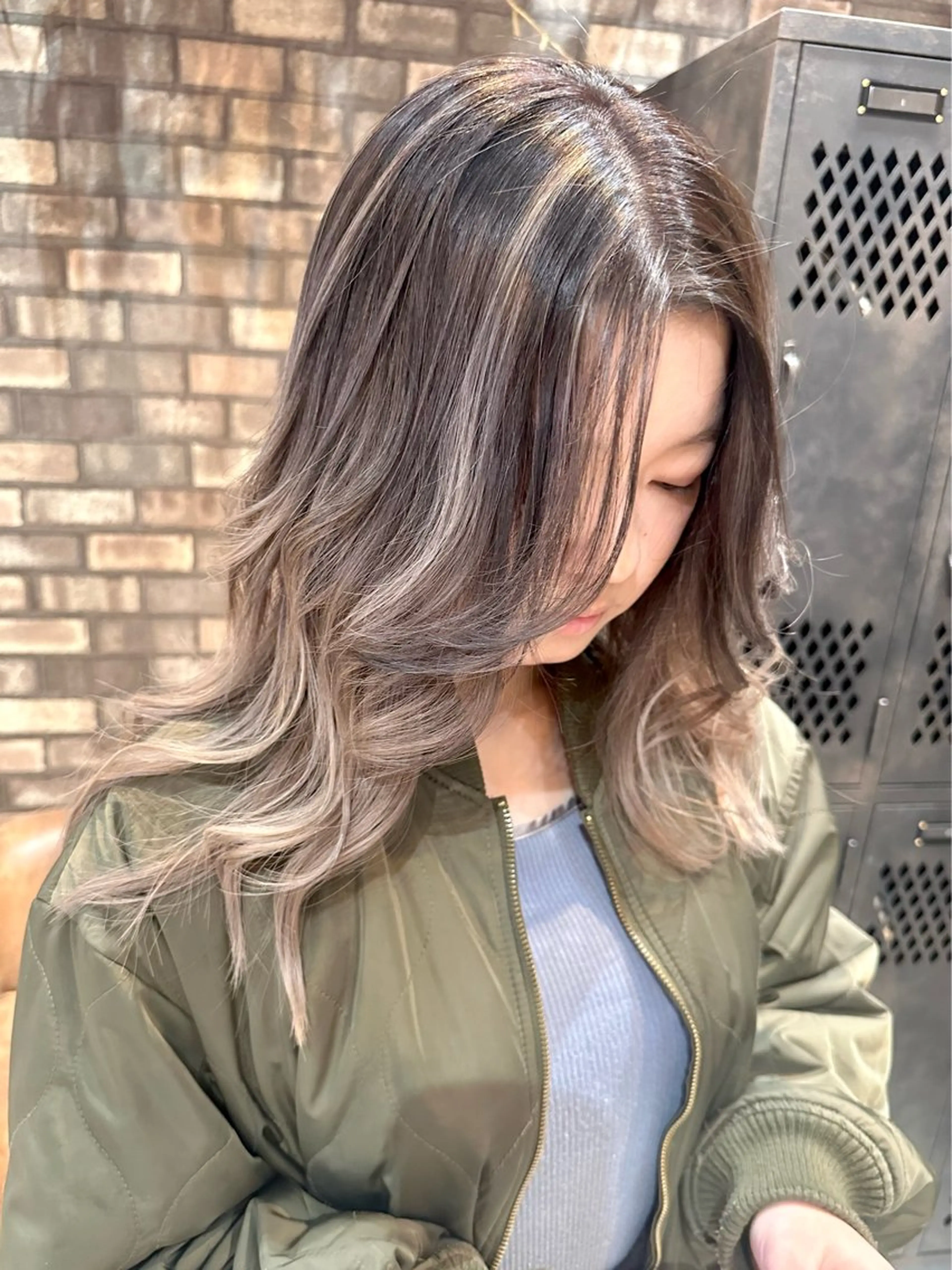 セミロング レイヤーカット ヘアカラー 🔷ブリーチバレイヤ ージュ🔷飯野達也のヘアスタイル