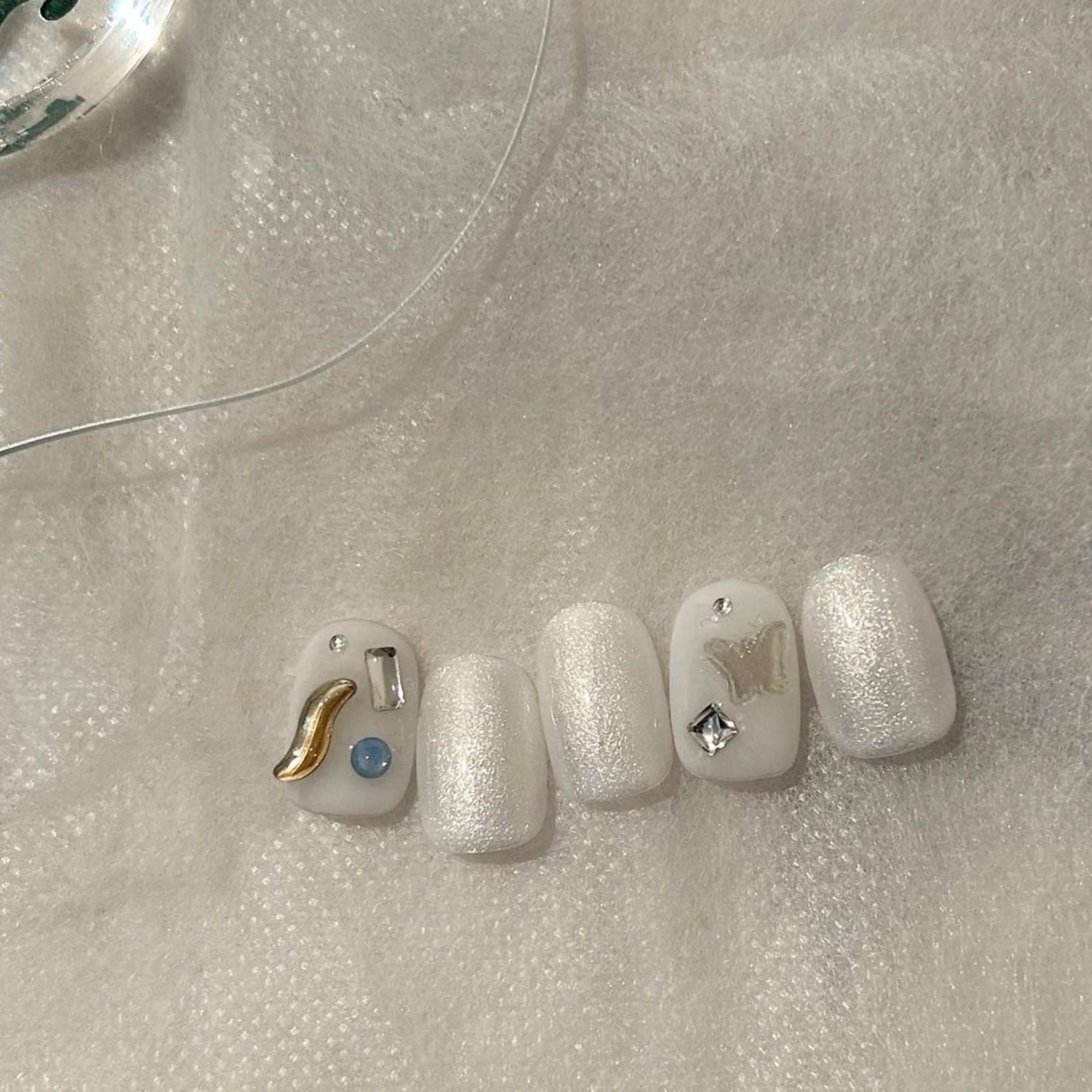 ネイル フレンチネイル ガーリー キラキラネイル 韓国ネイル 春ネイル ハンドネイル ハンドケア lyly.nail所属・lylynail YUUKAのネイルデザイン