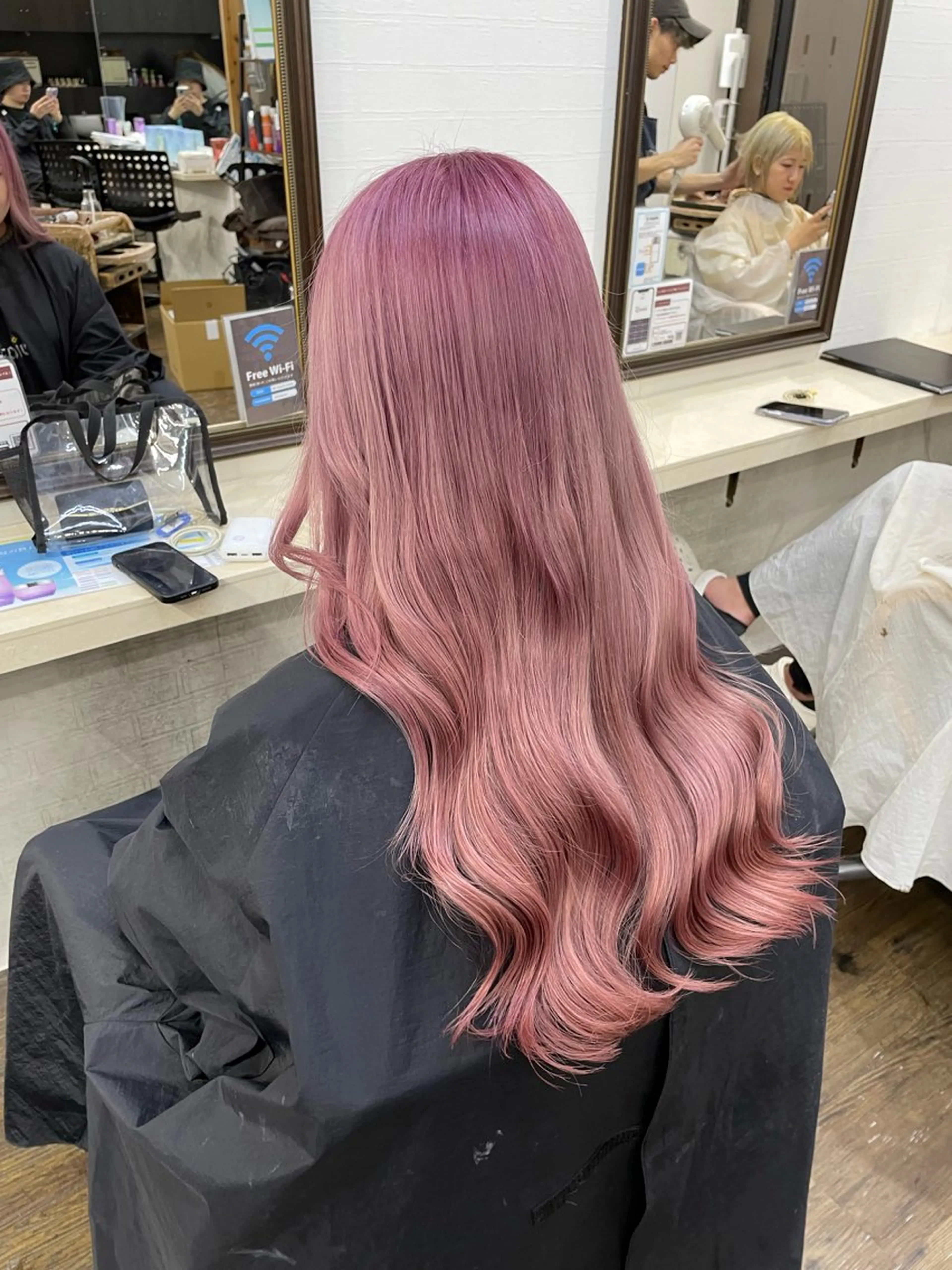 ロング 横浜🦋ハイトーン 🫐シャドウルーツのヘアスタイル