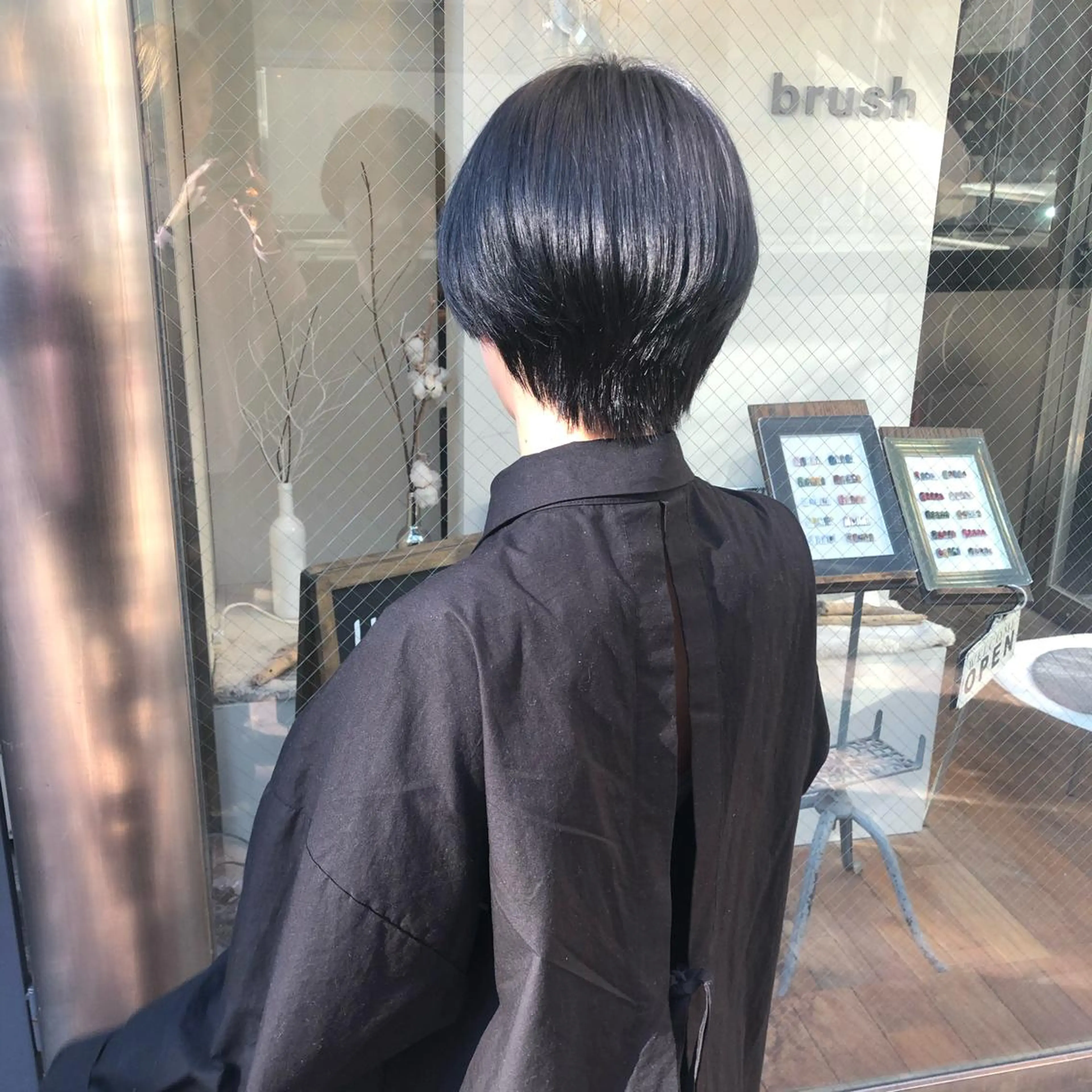 ショート カラー 黒髪 ブリーチ ブルーカラー ブルーブラック masa/ボブ特化/ ぷつっとボブのヘアスタイル