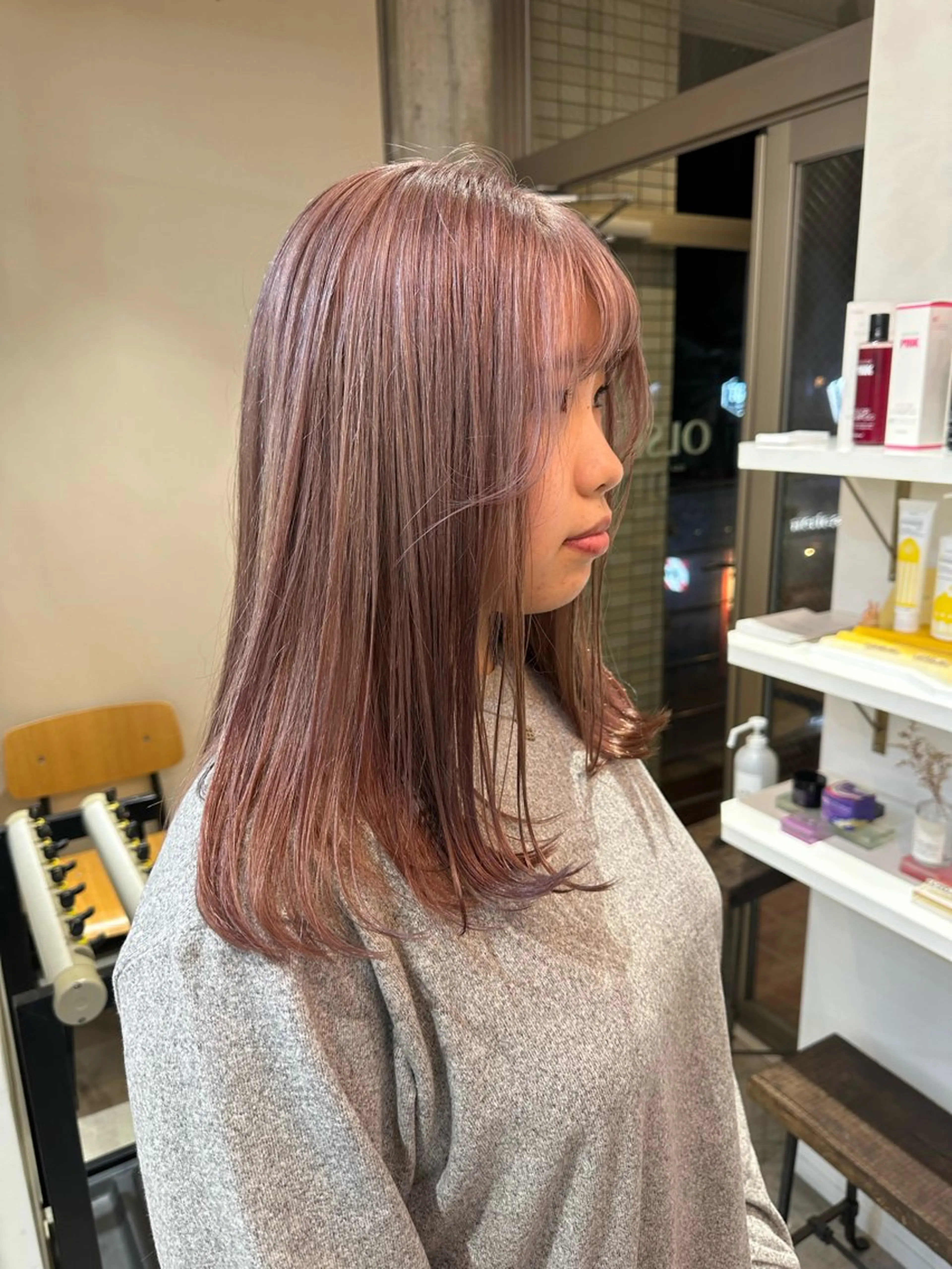 ミディアム カラー ベージュカラー ピンクカラー ピンクベージュ さとう あやかのヘアスタイル