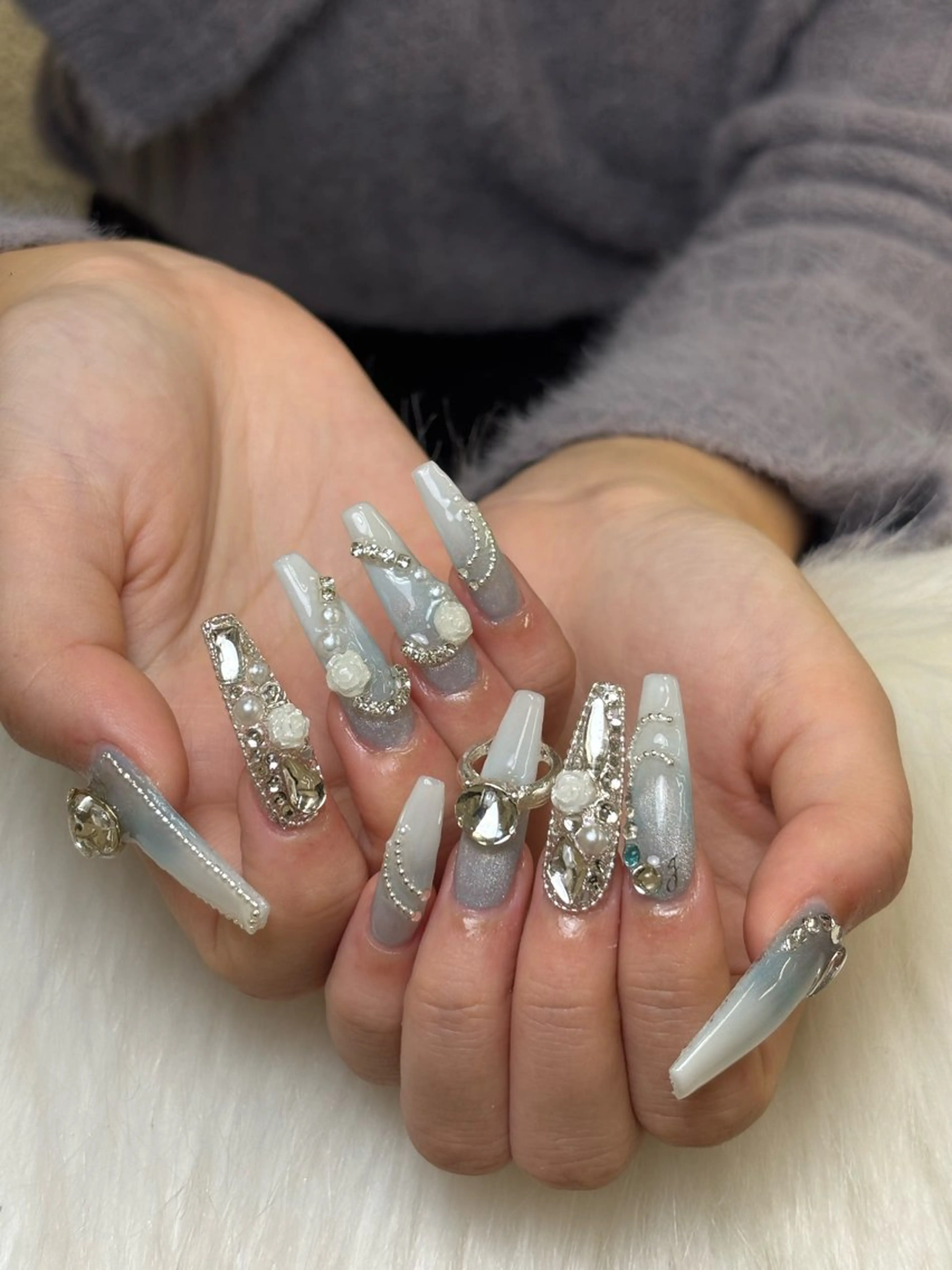 ネイル グラデーション キラキラネイル ワンカラーネイル 冬ネイル Jenn Nail Salonのネイルデザイン