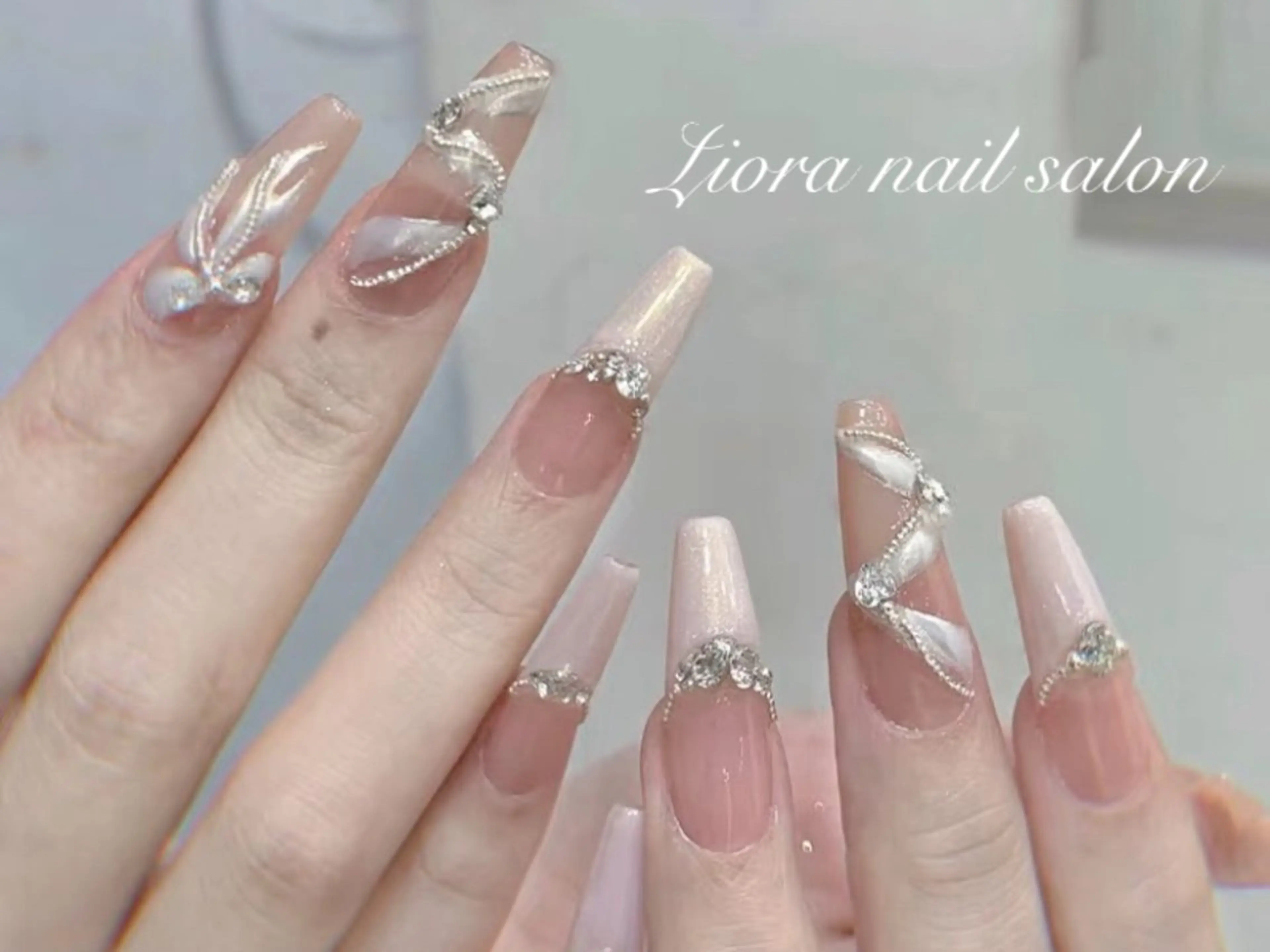 ネイル フレンチネイル ジェルネイル ガーリー グラデーション キラキラネイル ハンドネイル Liora nail スカルプ専門店のネイルデザイン