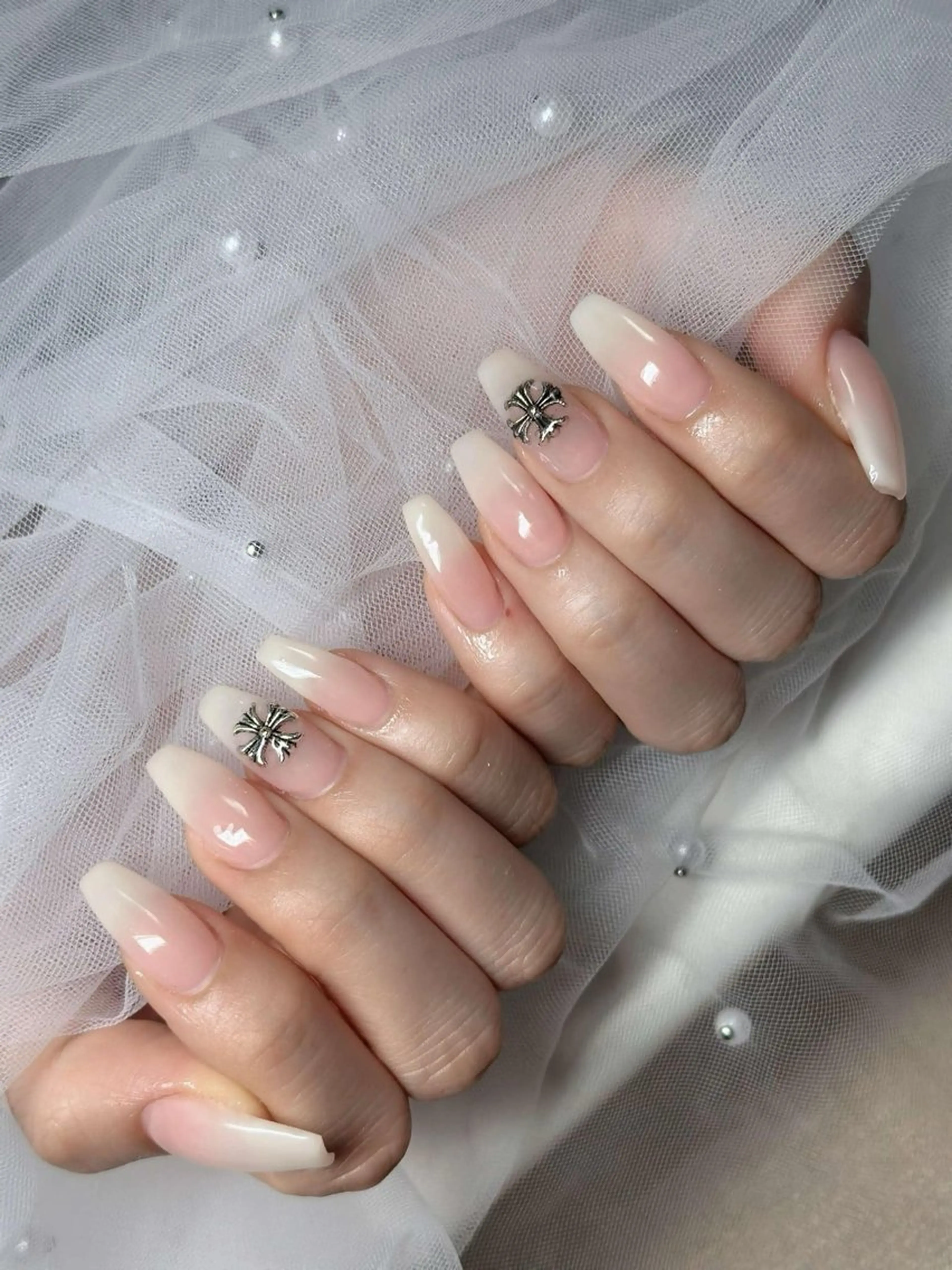 ネイル フレンチネイル ジェルネイル ガラスフレンチ ハロウィン ハート H.baby Nail Salonのネイルデザイン