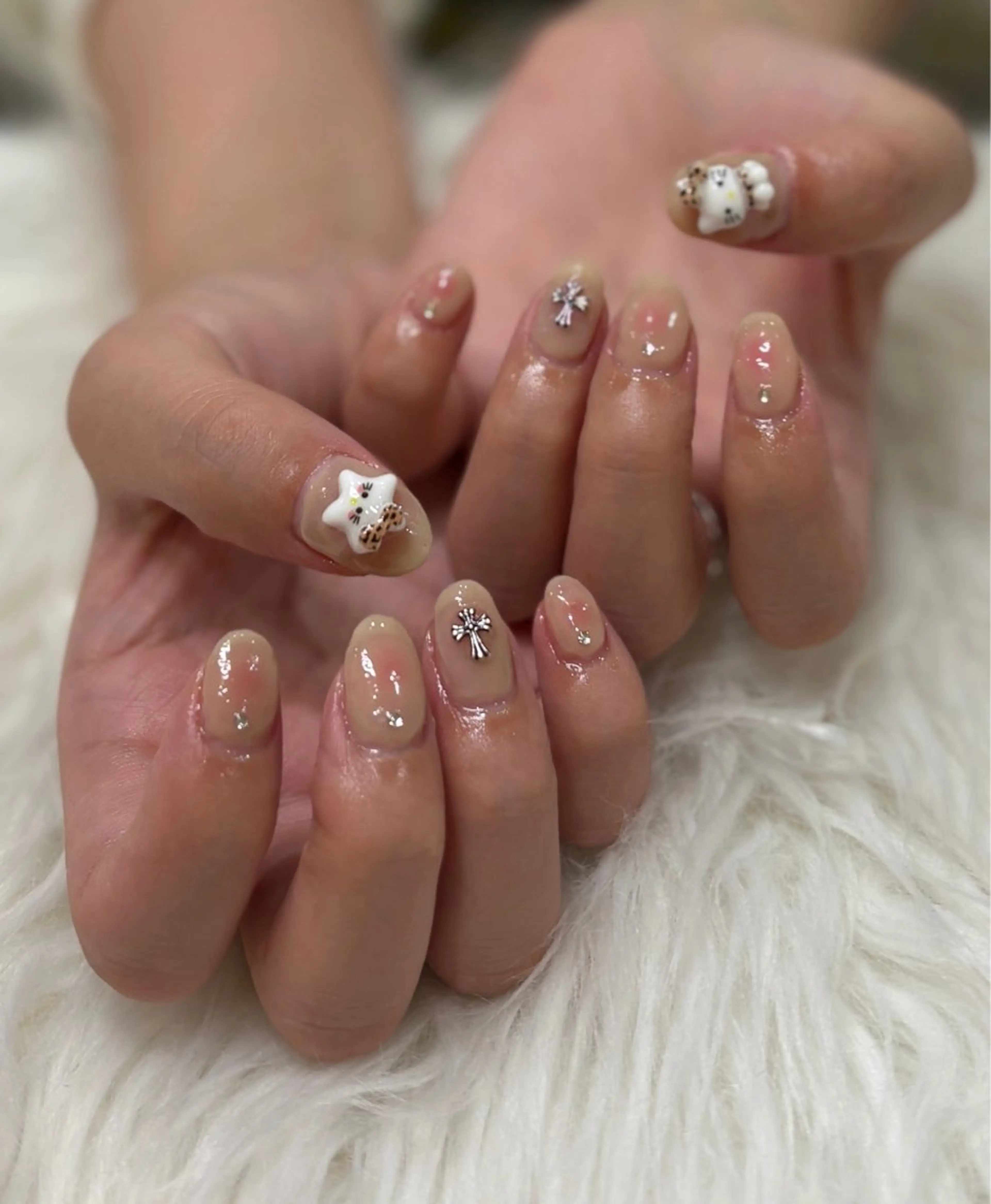 ネイル シオリ ⪩⪨のネイルデザイン