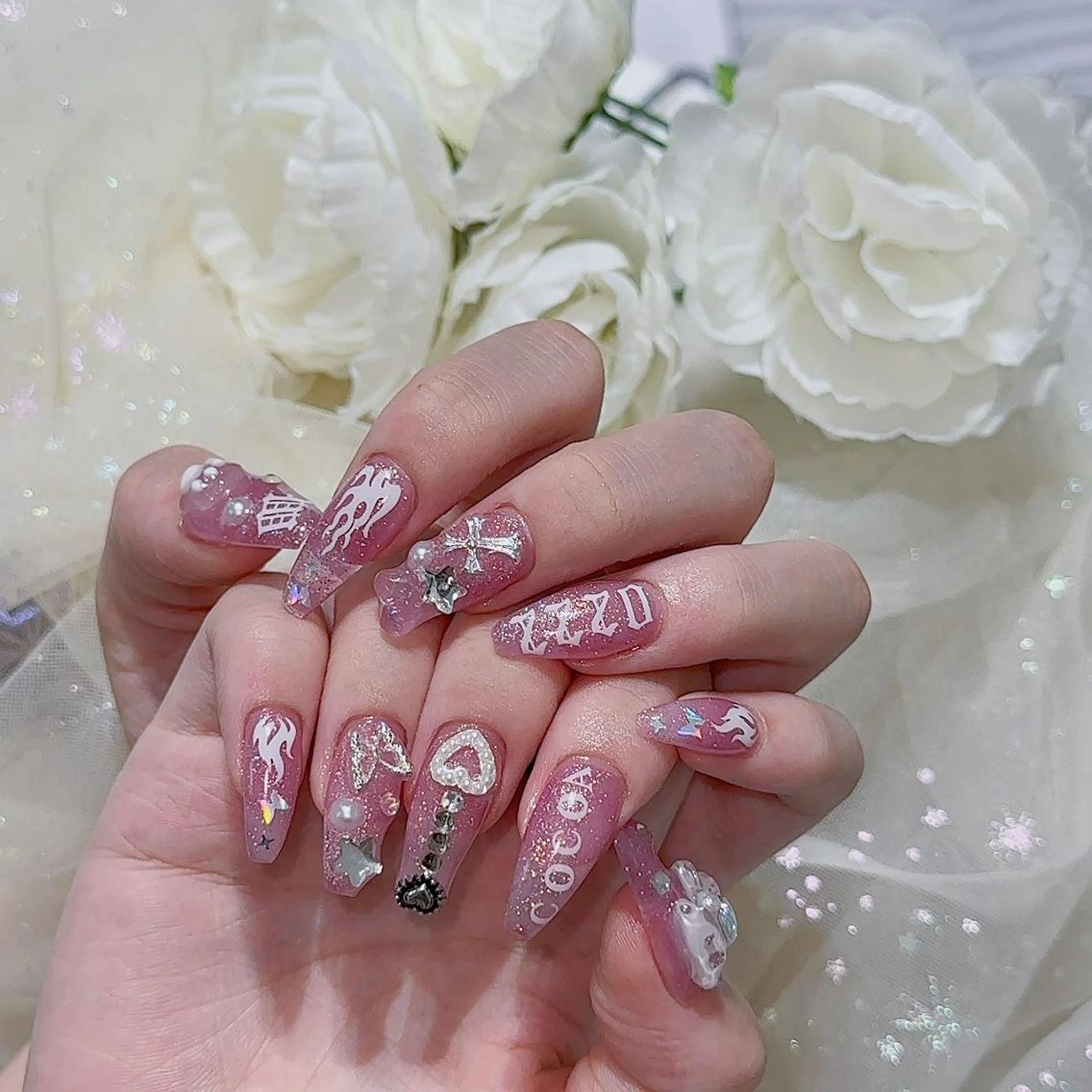 ネイル アートネイル 長さ出し ネイルチップ Queens ciciのネイルデザイン