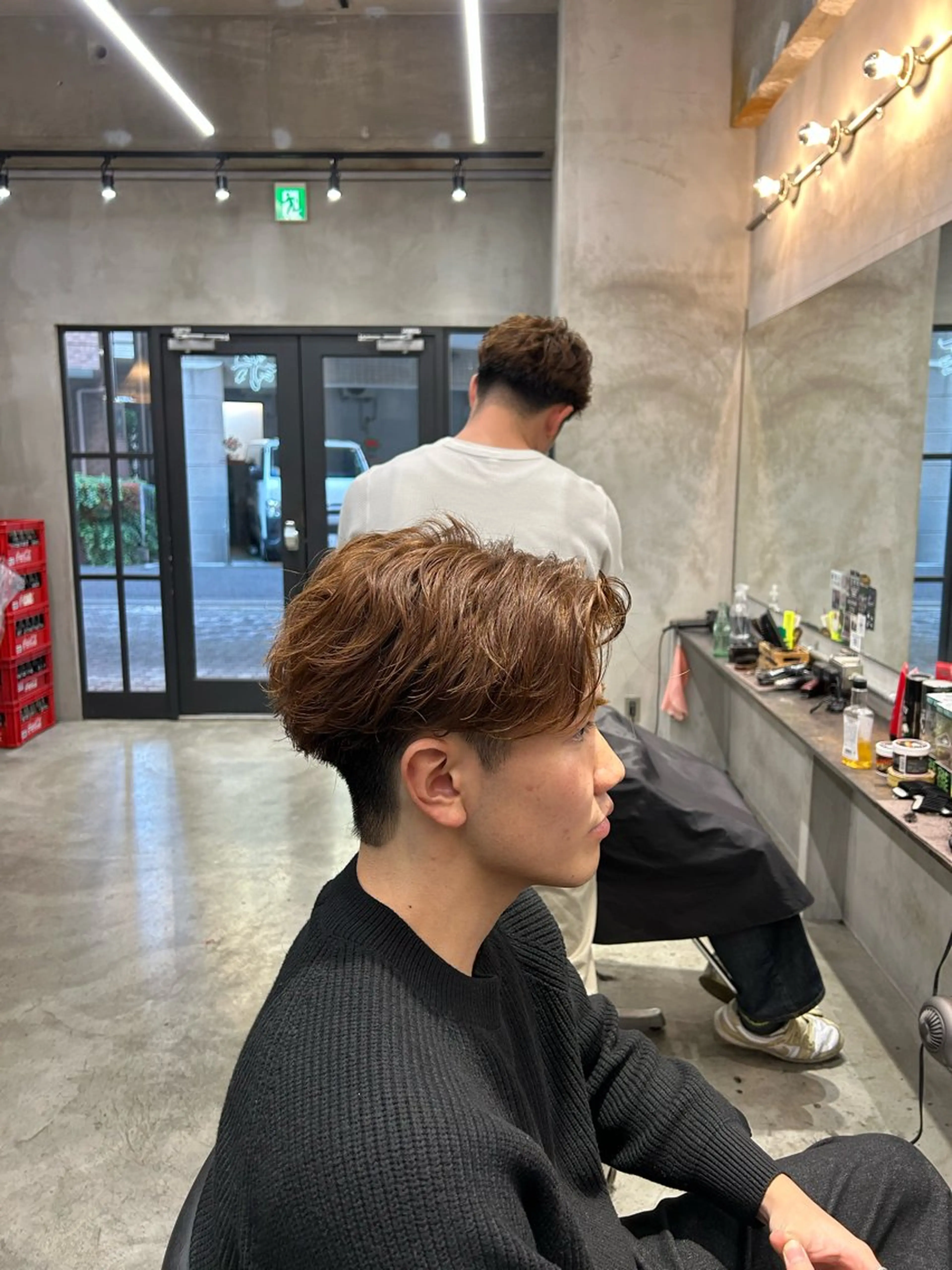 ミディアム メンズ ミディアムパーマ センターパート フェザーパーマ メンズパーマ カット ヘアカラー パーマ 【明大前フェード/ メンズパーマ/岳】のヘアスタイル