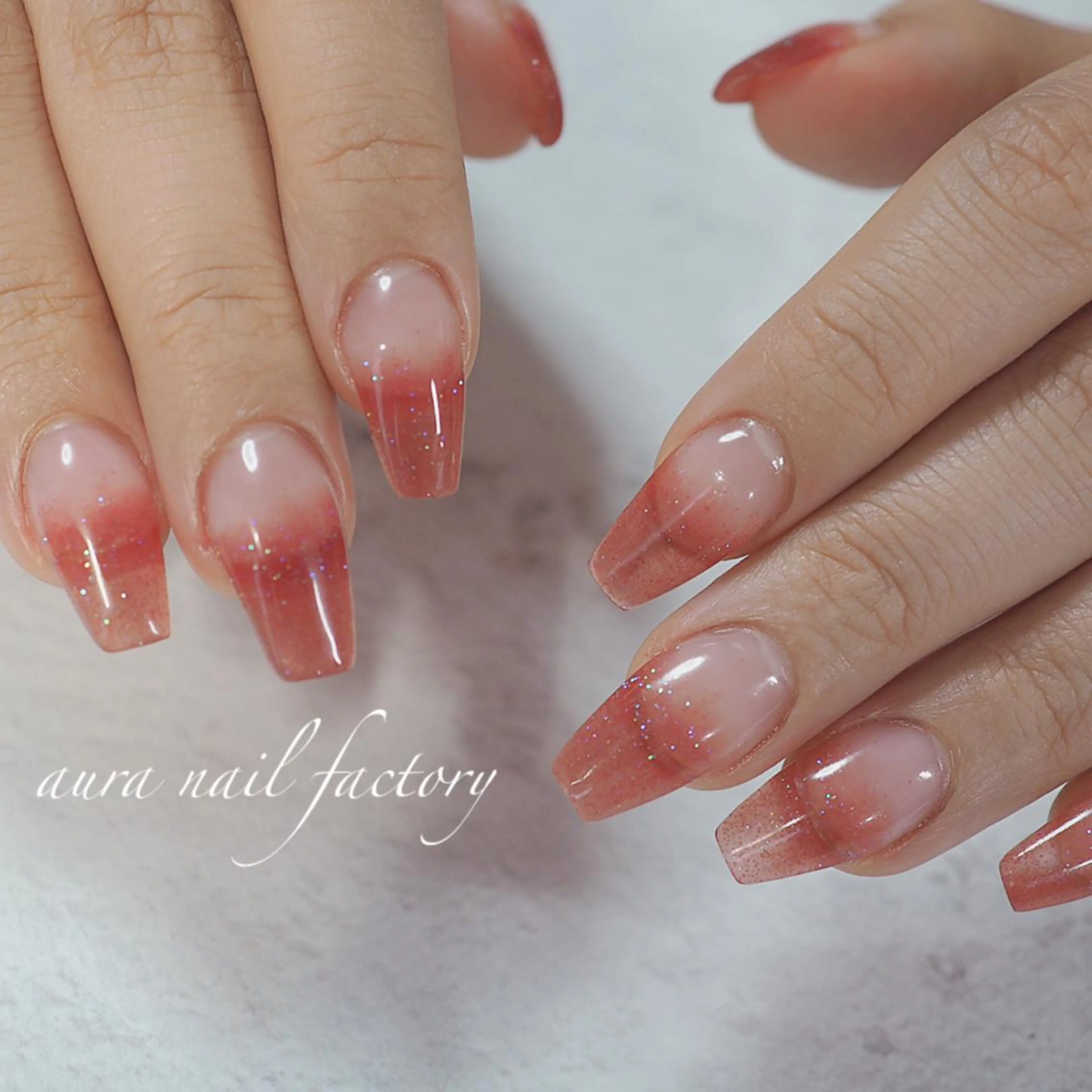 ロング カラー ネイル グラデーションカラー グラデーション 赤色 スカルプネイル 赤羽 aura 深爪を断らない✨のネイルデザイン