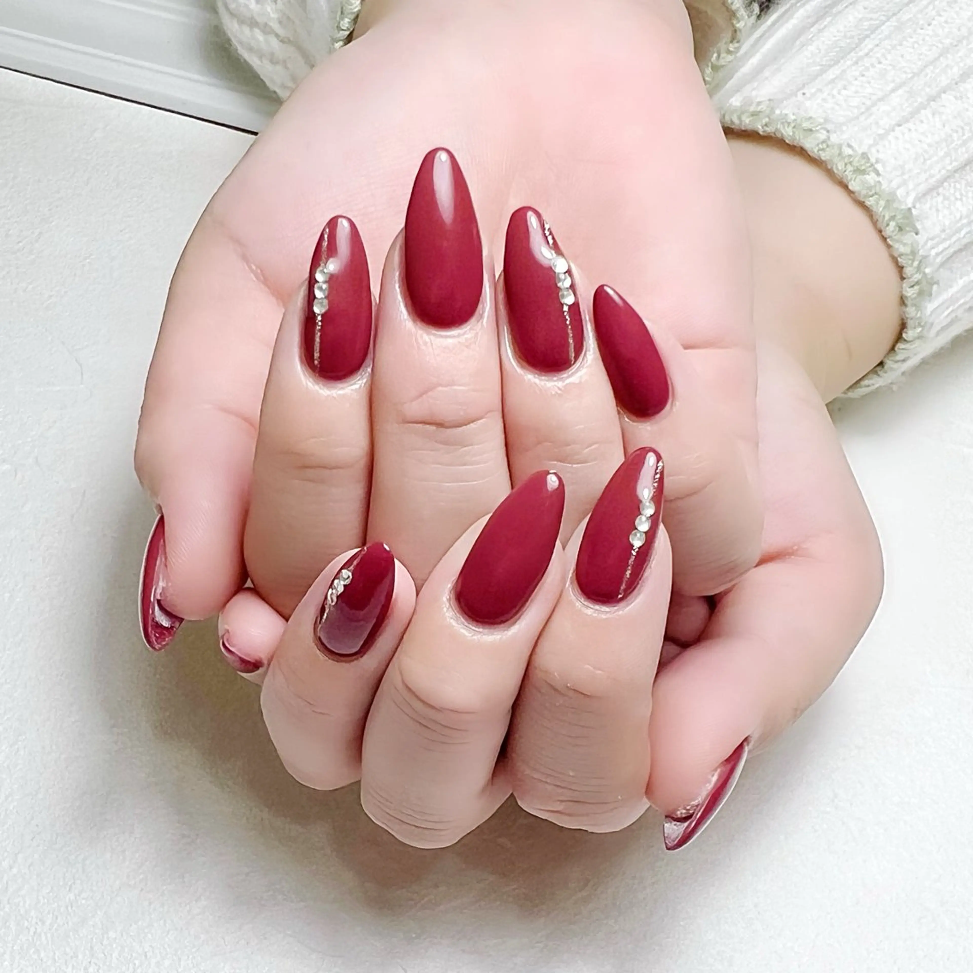 ネイル アートネイル オフィスネイル ワンカラーネイル 赤色 冬ネイル rouse nail RISATOのネイルデザイン