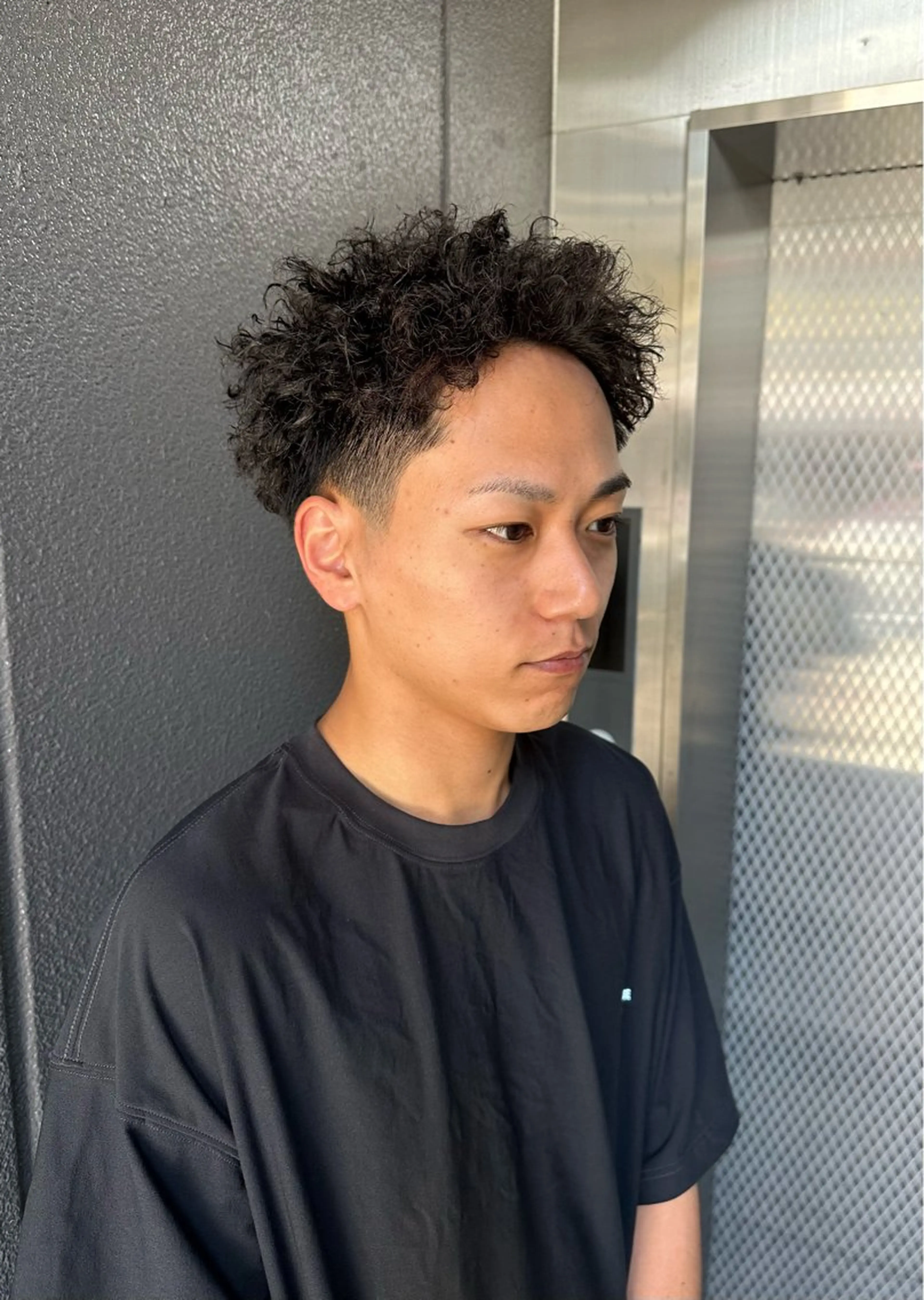 ショート パーマ メンズ メンズパーマ メンズツイストパーマ ツイストパーマ カット パーマ トリートメント 俵 知広のヘアスタイル