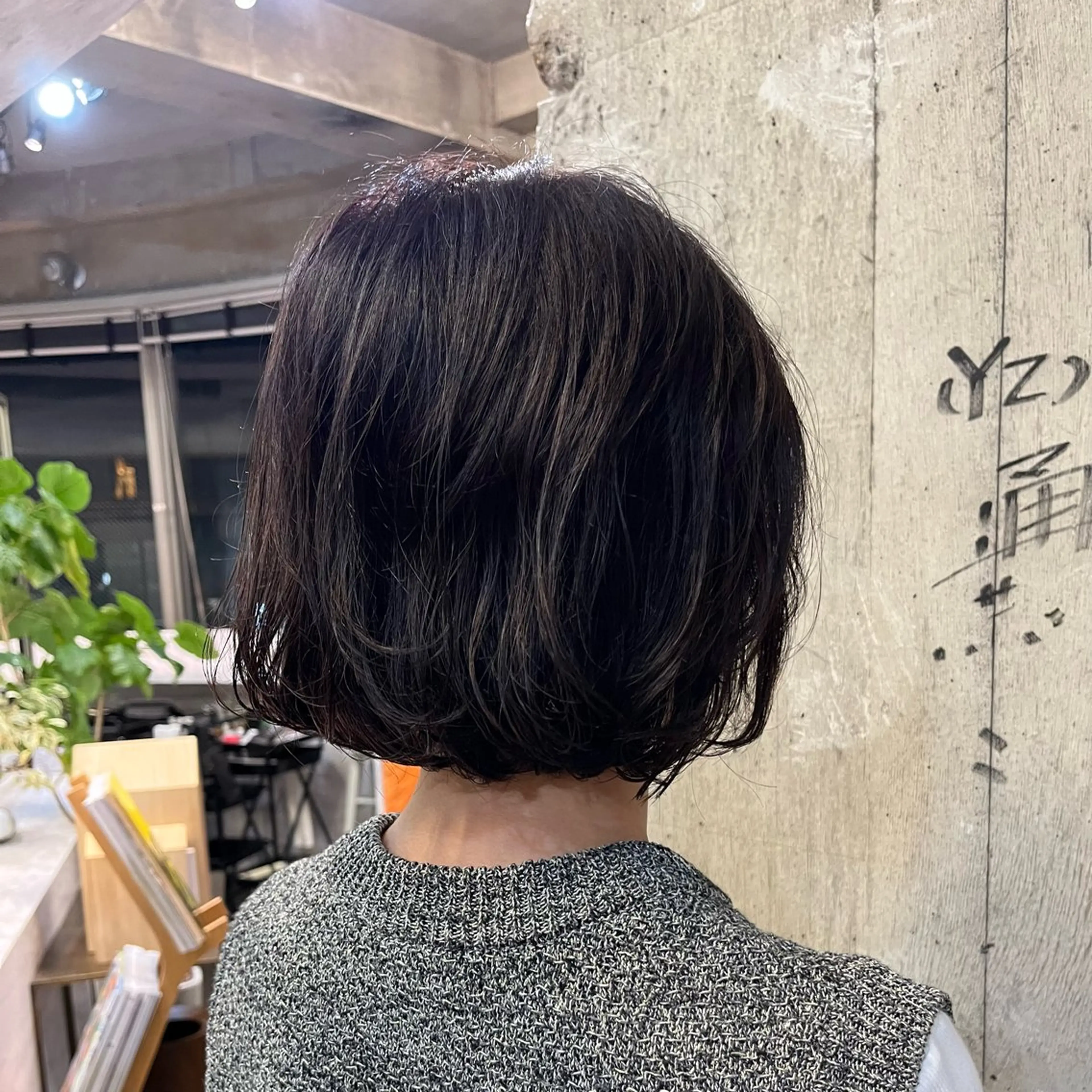 カラー パーマ ヘアアレンジ アッシュ 透明感カラー ラベンダーカラー ラベンダーアッシュ 西舘 柚のヘアスタイル