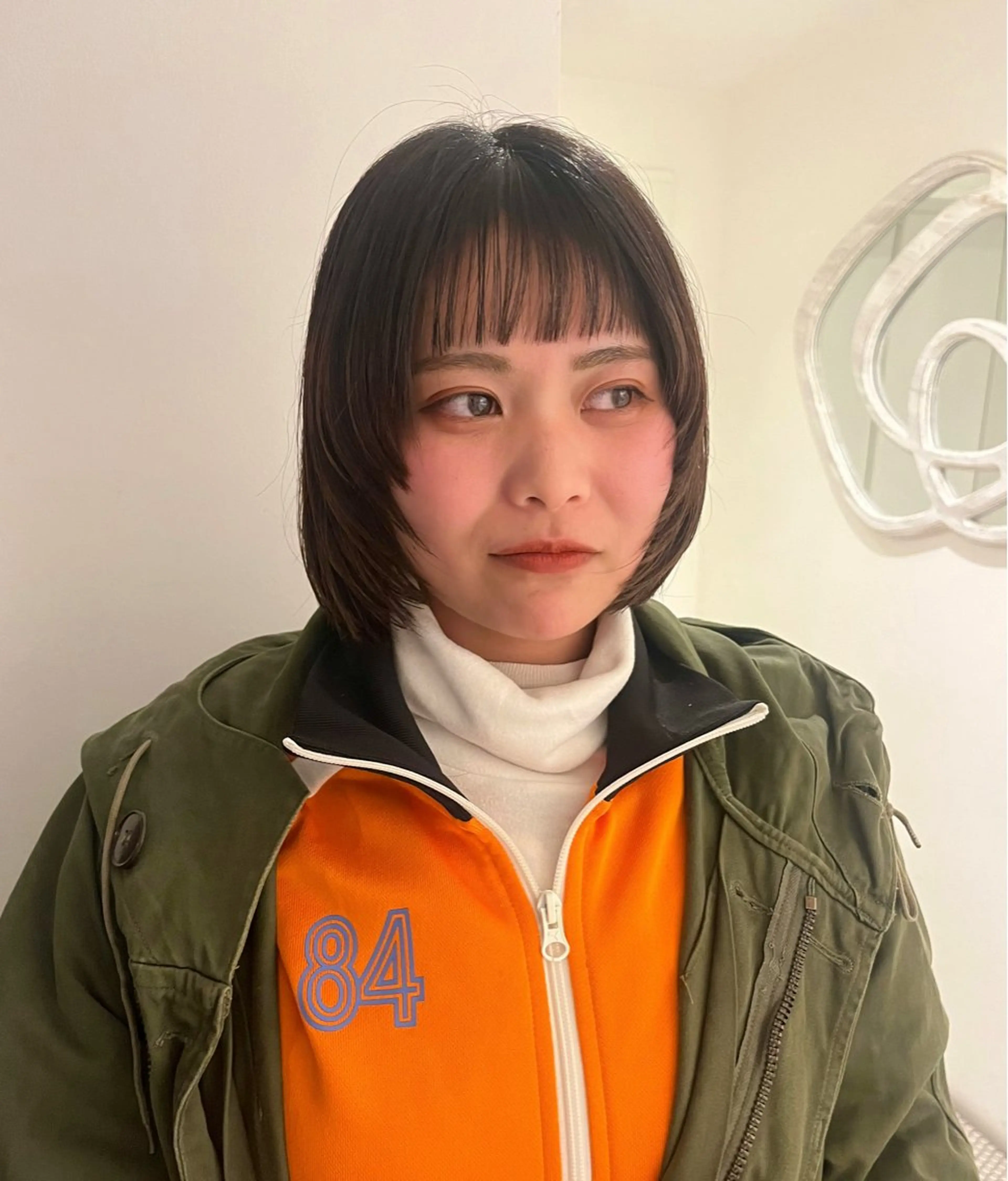 ミディアム オン眉 カット あやか/ベージュ /透け感カラーのヘアスタイル