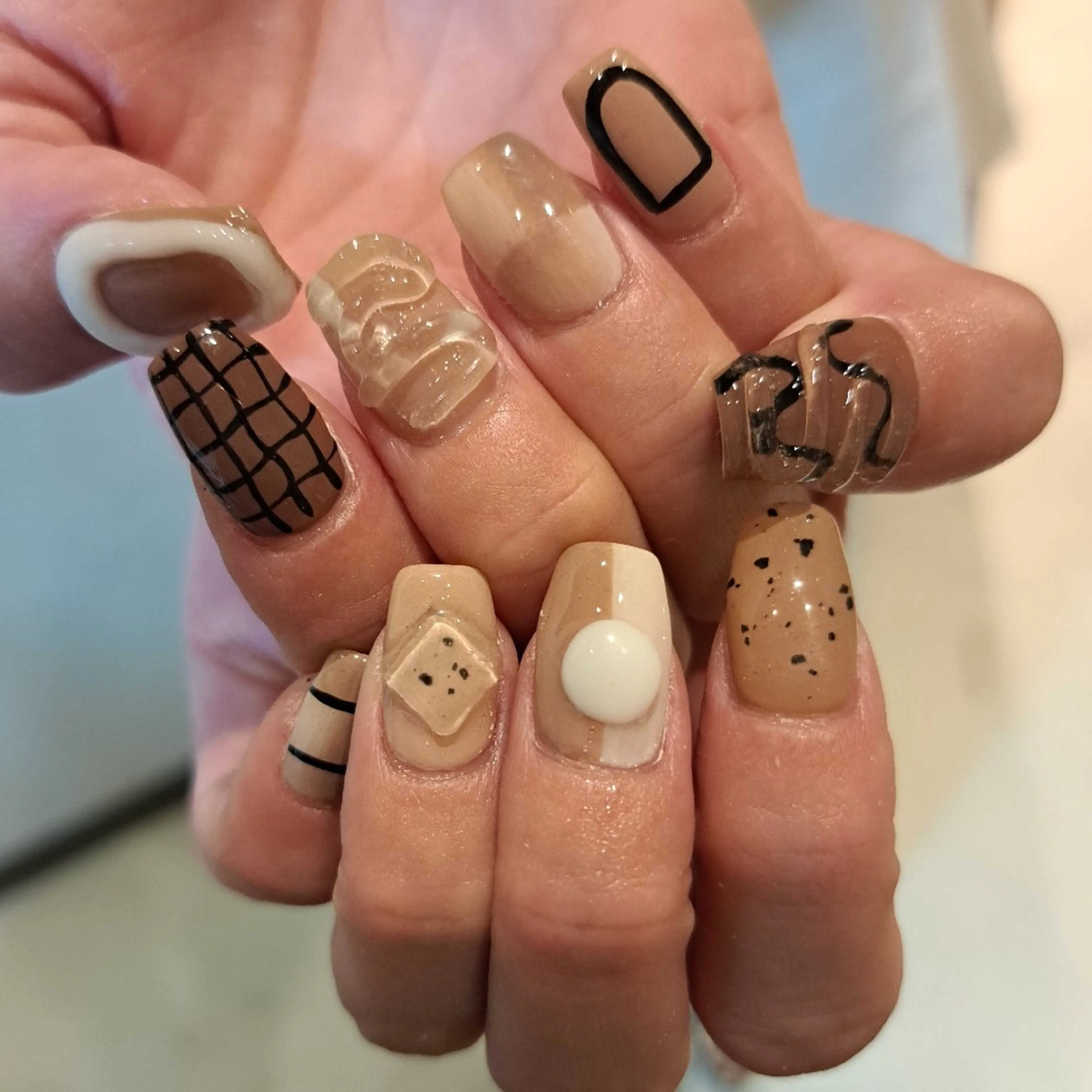 ネイル アートネイル ブラウン ジェルネイル 持ち込み ぷっくりネイル ハンドネイル Nail mood デザイン持ち込みokのネイルデザイン