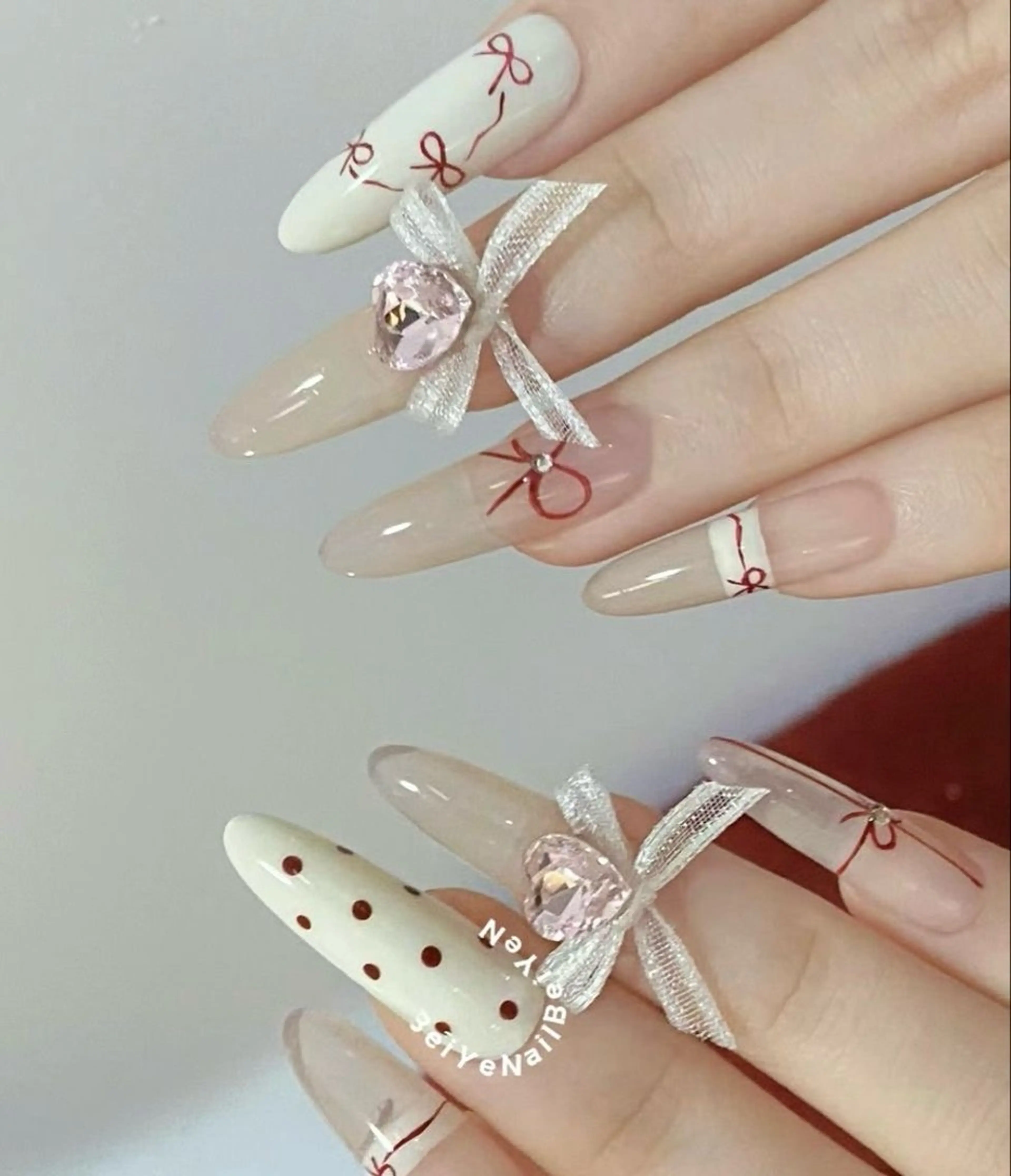 ネイル マグネットネイル ピンク ネイルチップ 冬ネイル ハンドネイル Lee Nailsのネイルデザイン