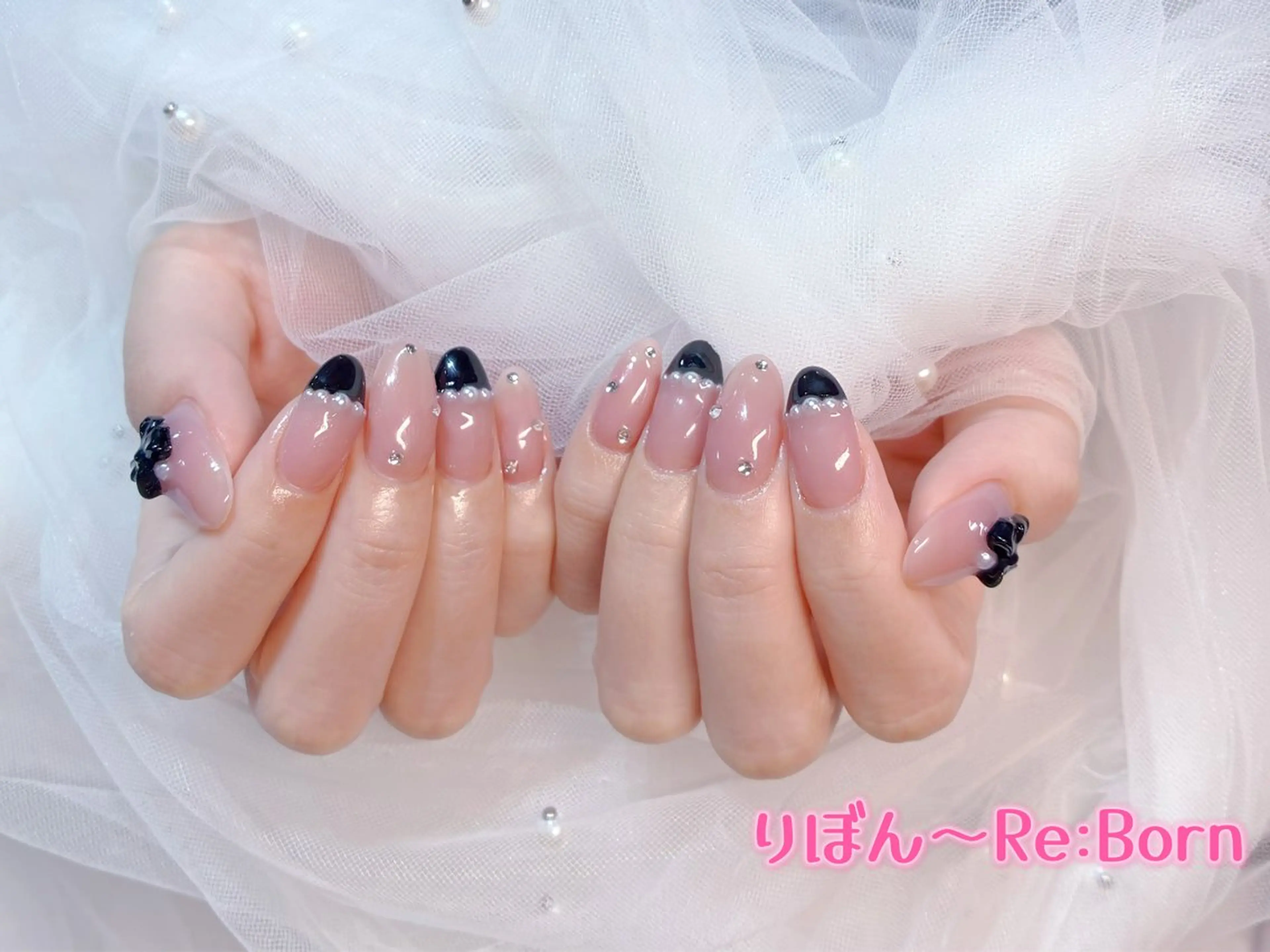 ミディアム フレンチガーリー クリスマス ハンドネイル りぼん Re:Bonrのネイルデザイン