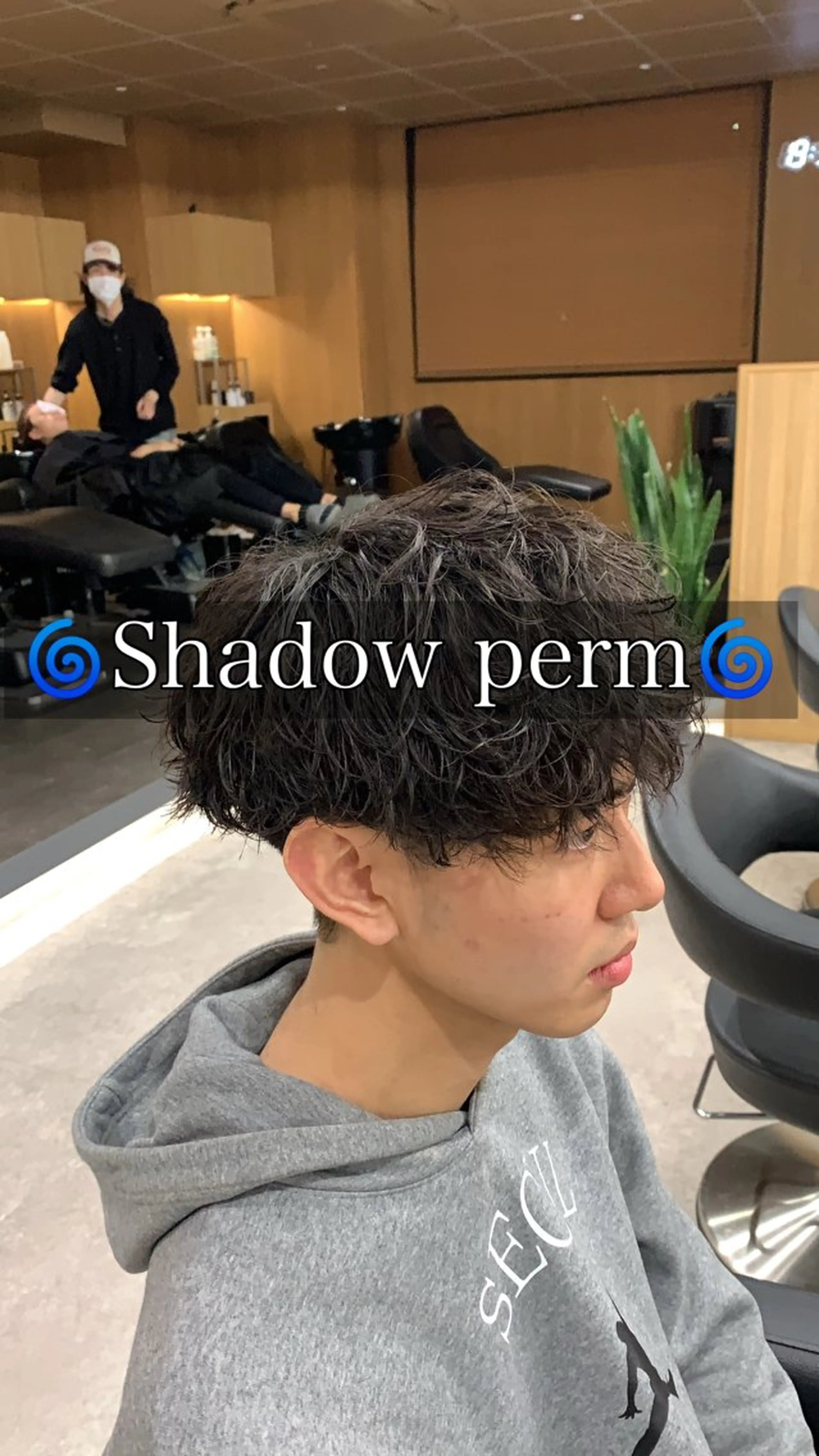 ショート カラー メンズ センターパート フェザーパーマ メンズハイライト メンズメッシュ マッシュ 福井祥太／海外風 /プードルパーマのヘアスタイル