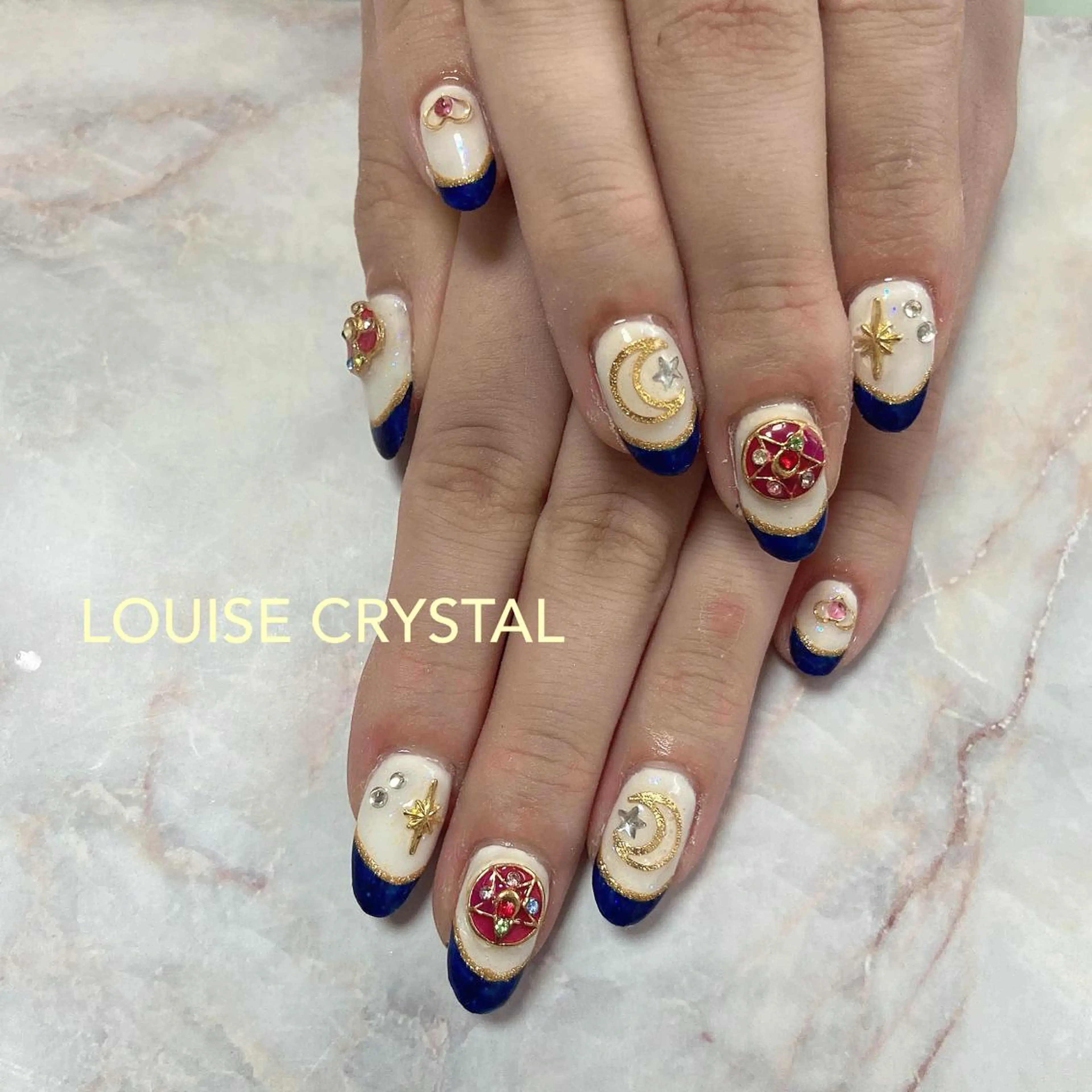 ネイル 持ち込み LOUISE CRYSTALのネイルデザイン