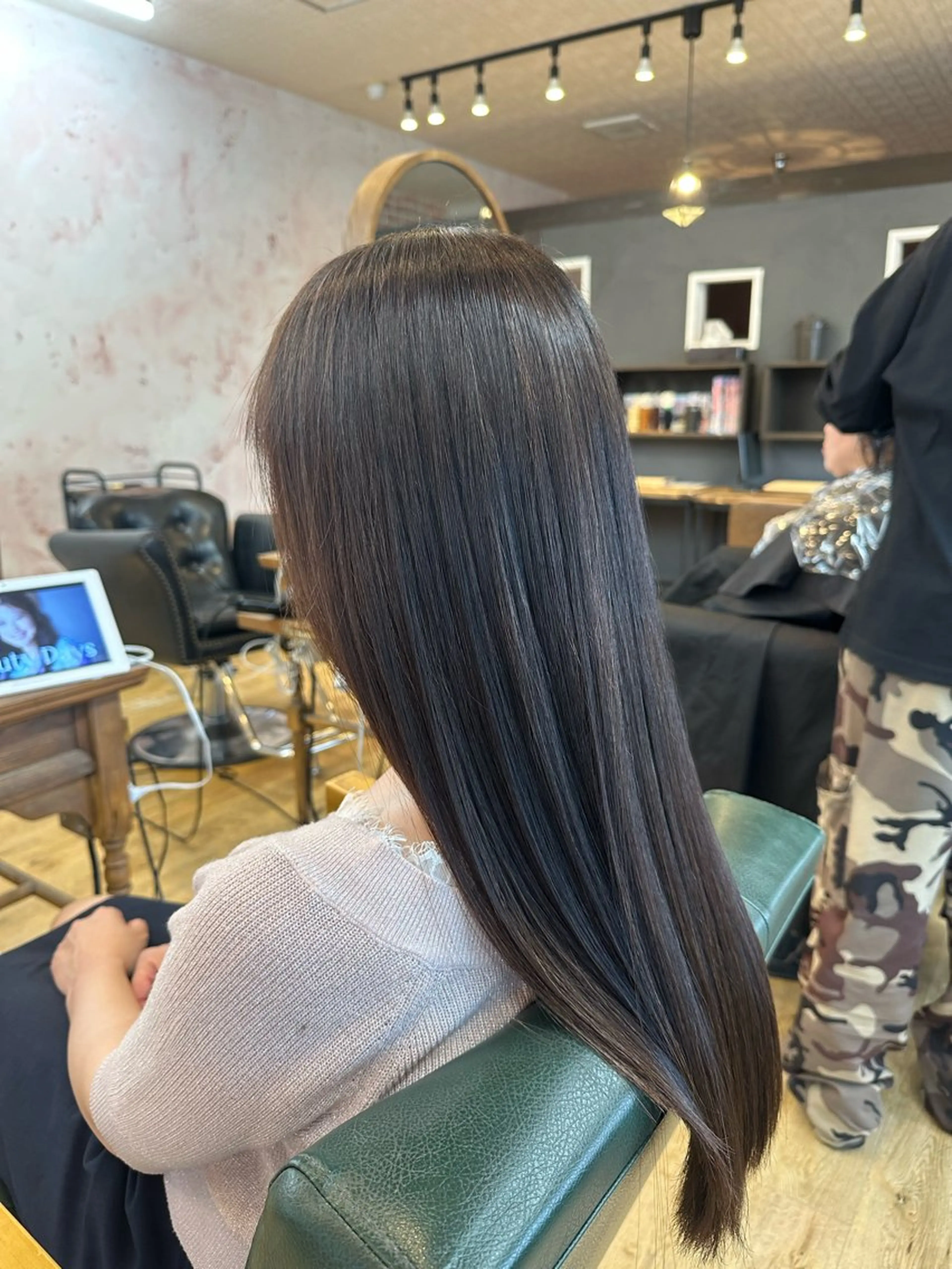 ロング カラー ヘアカラー トリートメント 艶髪/髪質改善 /透明感カラー/鴻巣のヘアスタイル