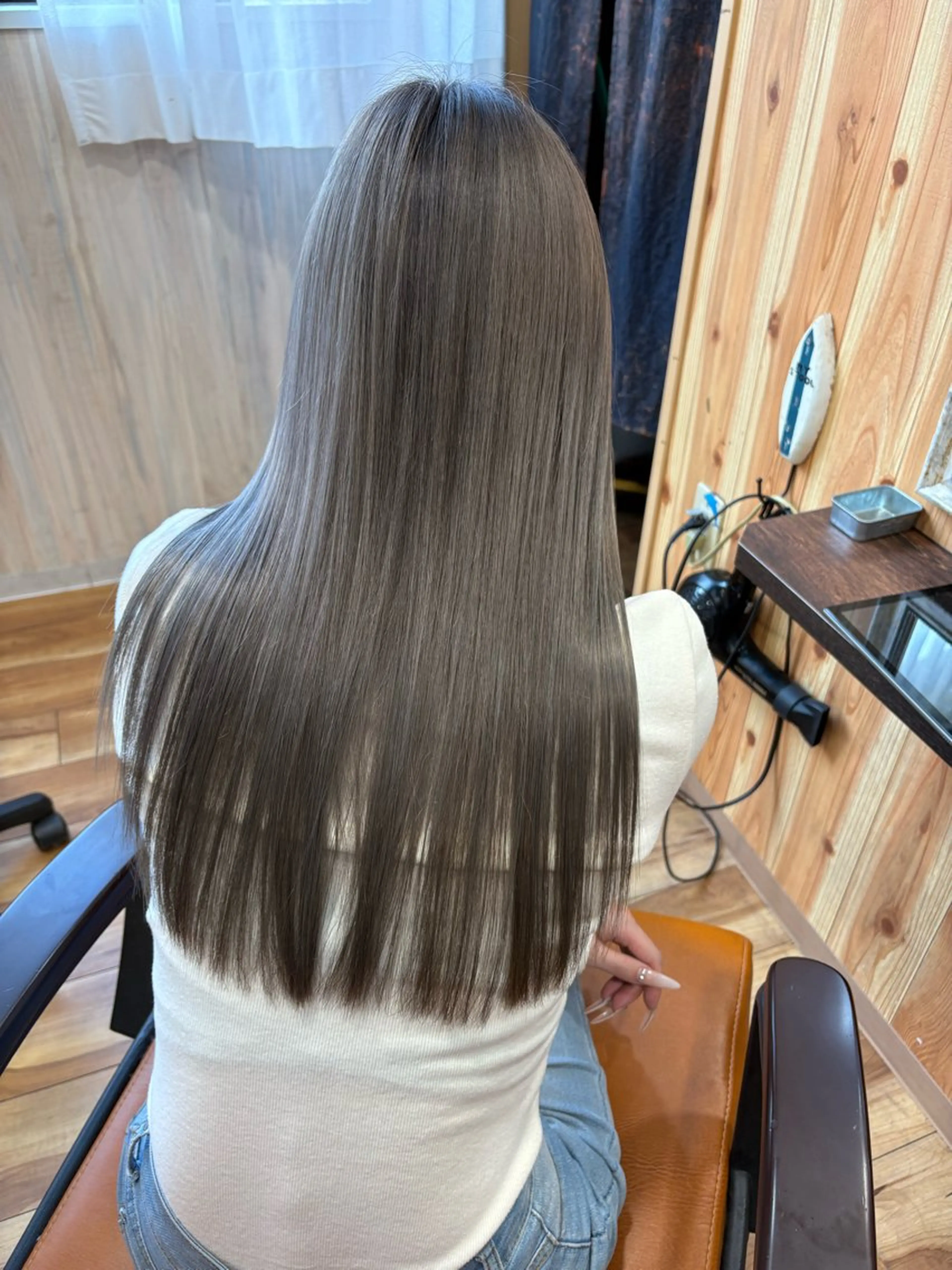 ロング カラー アッシュ アッシュグレー アッシュグレージュ ブリーチ グレージュ 瀬戸 弘暉のヘアスタイル