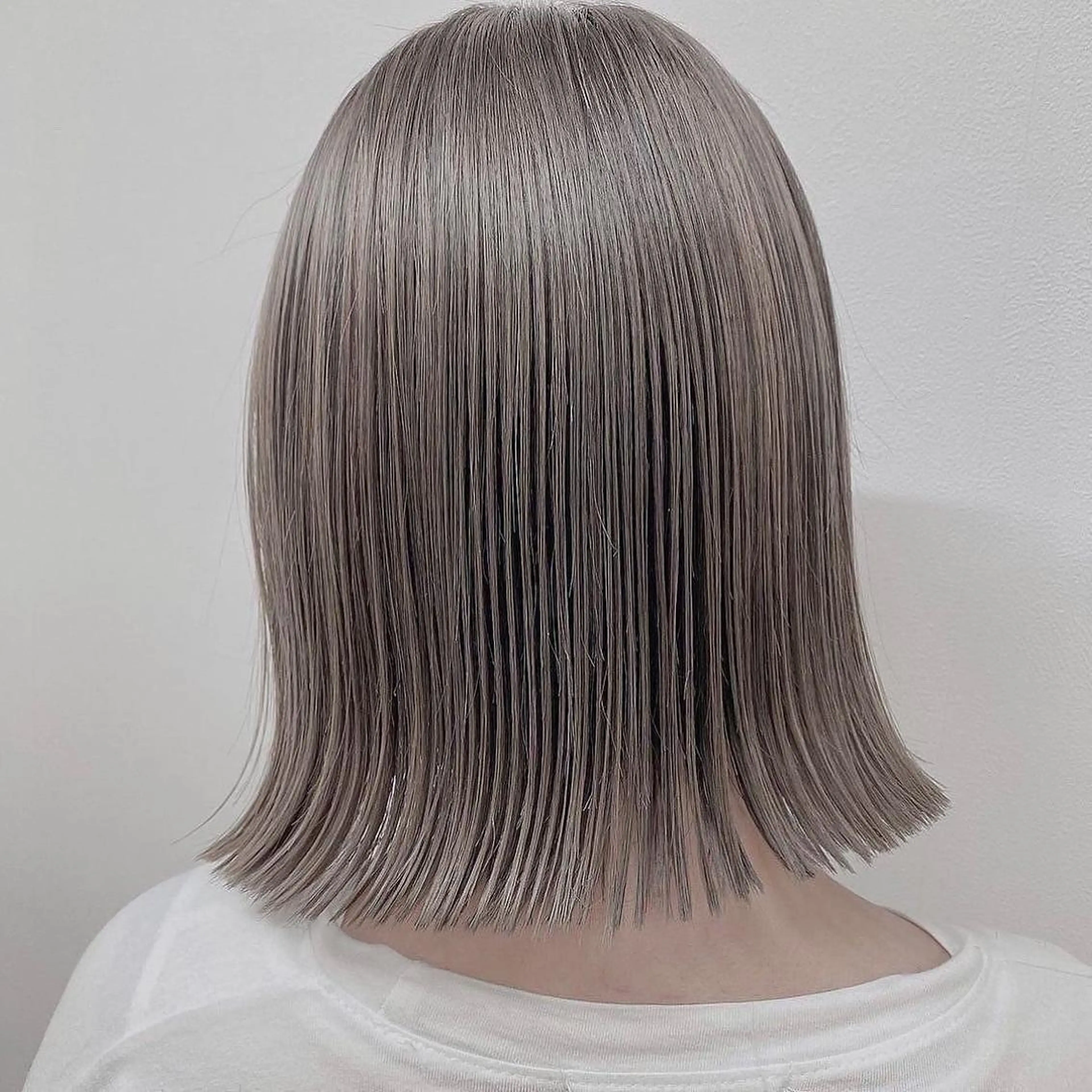 ミディアム 切りっぱなしボブ アッシュ ケアカラー ミルクティーブラウン ピンクブラウン カット トリートメント 美髪/透明感カラー 菅原弘行のヘアスタイル