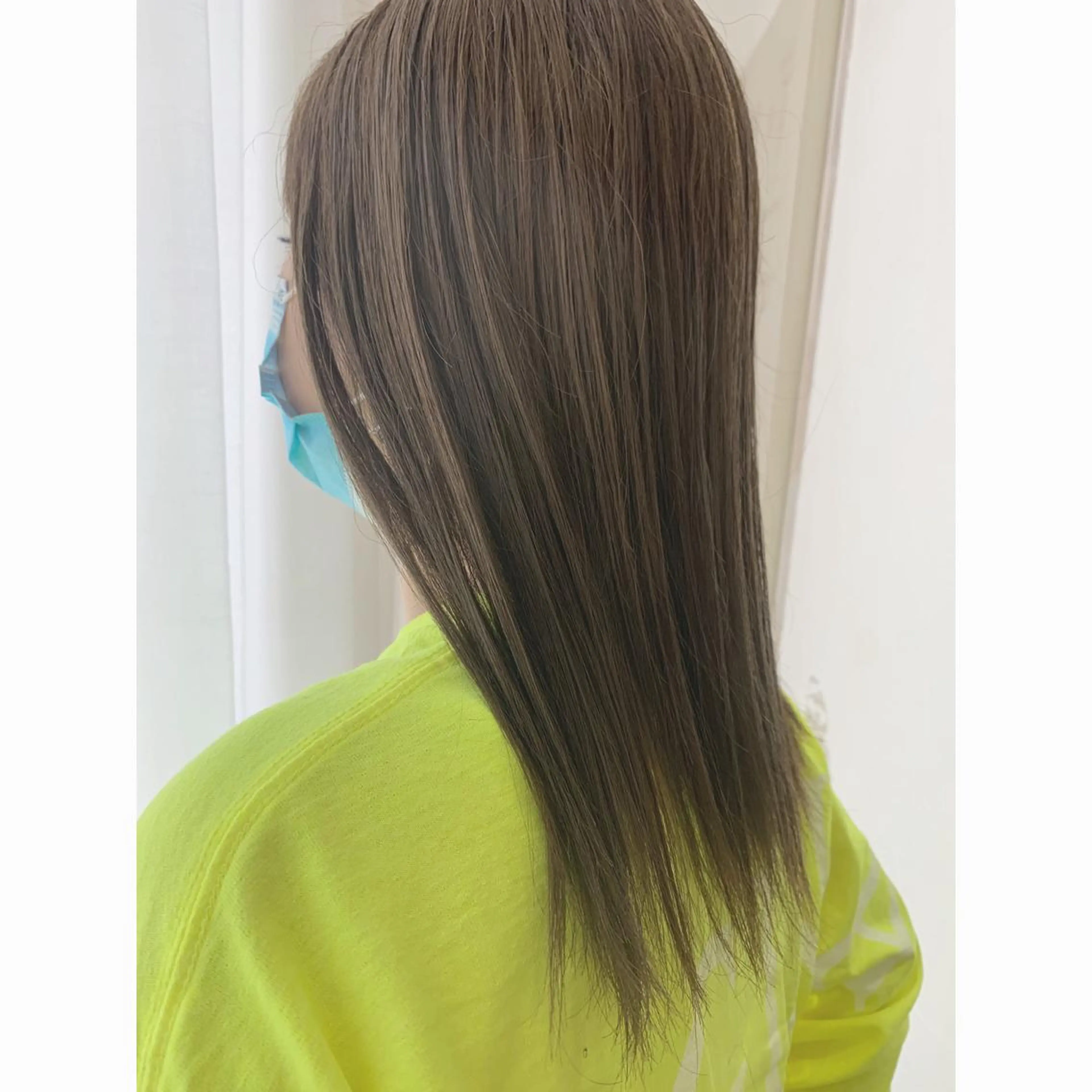 セミロング カラー fio マナミのヘアスタイル