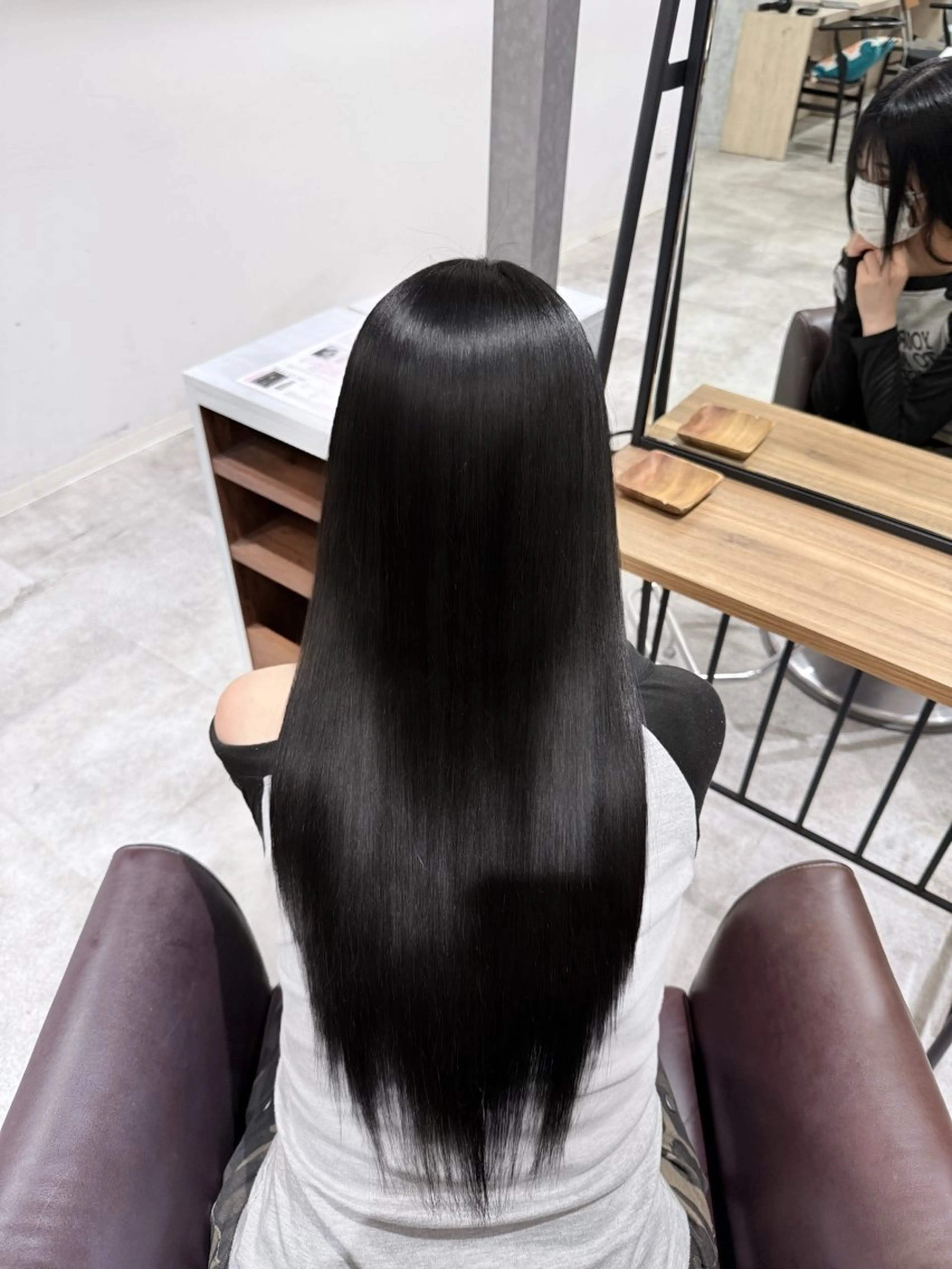 ロング カラー 黒髪 透明感カラー 髪質改善 韓国風ヘア トリートメント ヘアカラー 紅都🫧透明感 水光カラー🫧のヘアスタイル