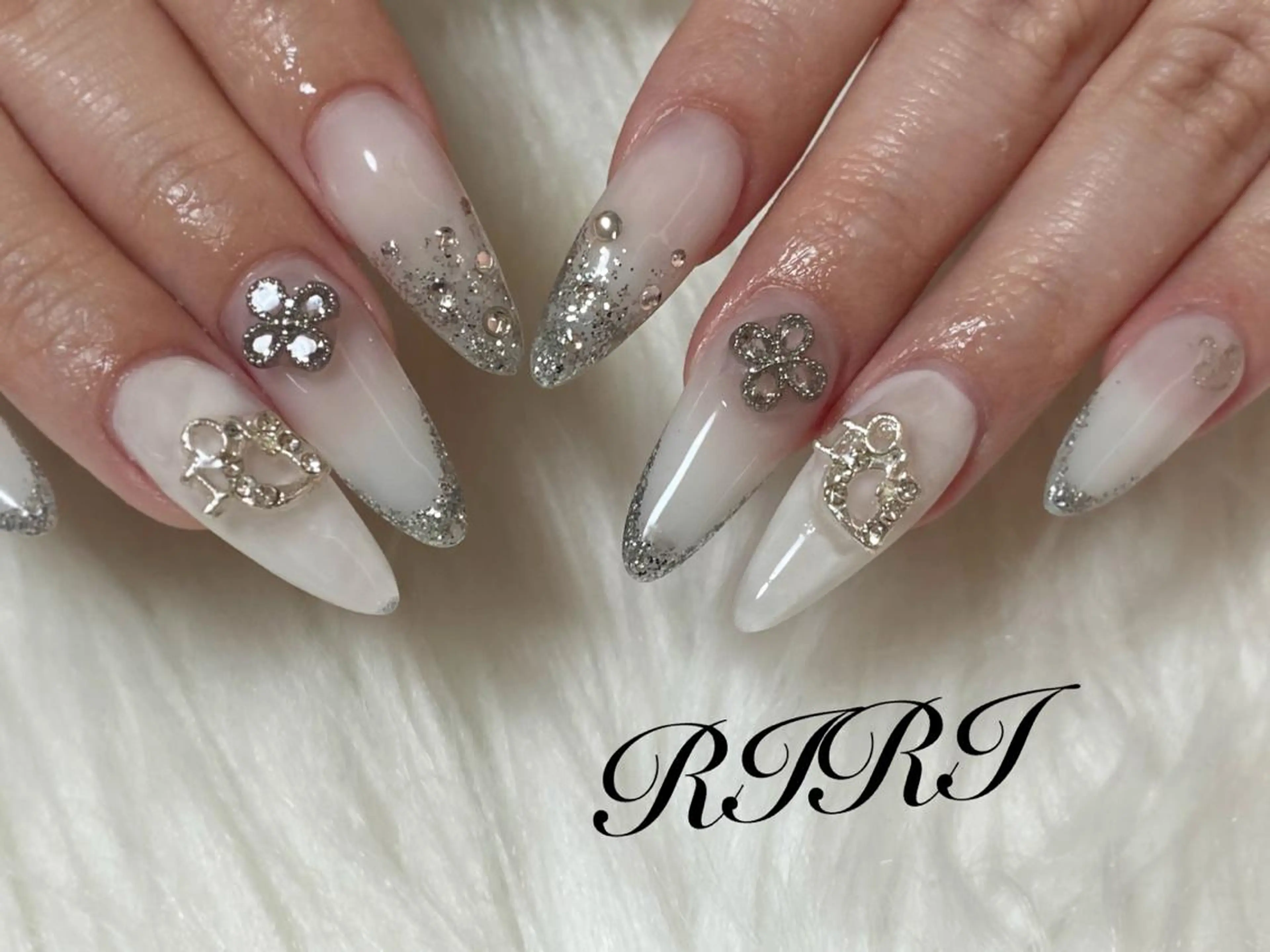 ネイル フレンチネイル ジェルネイル キラキラネイル 韓国ネイル ラメ(グリッター) ハンドネイル riri オーナーのネイルデザイン