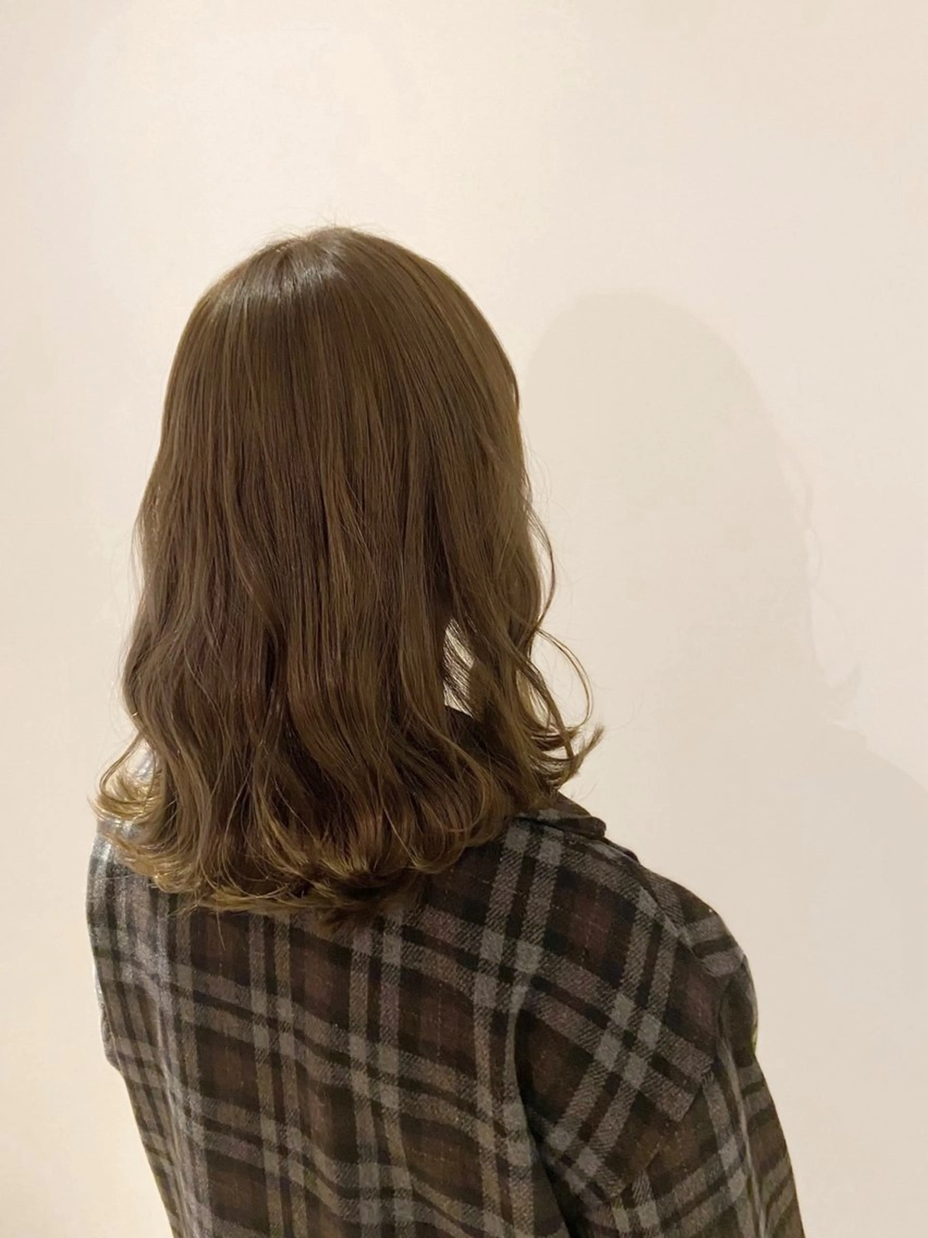 ミディアム カラー ベージュカラー オリーブベージュ 末吉 帆華 AMELY呉服町店のヘアスタイル