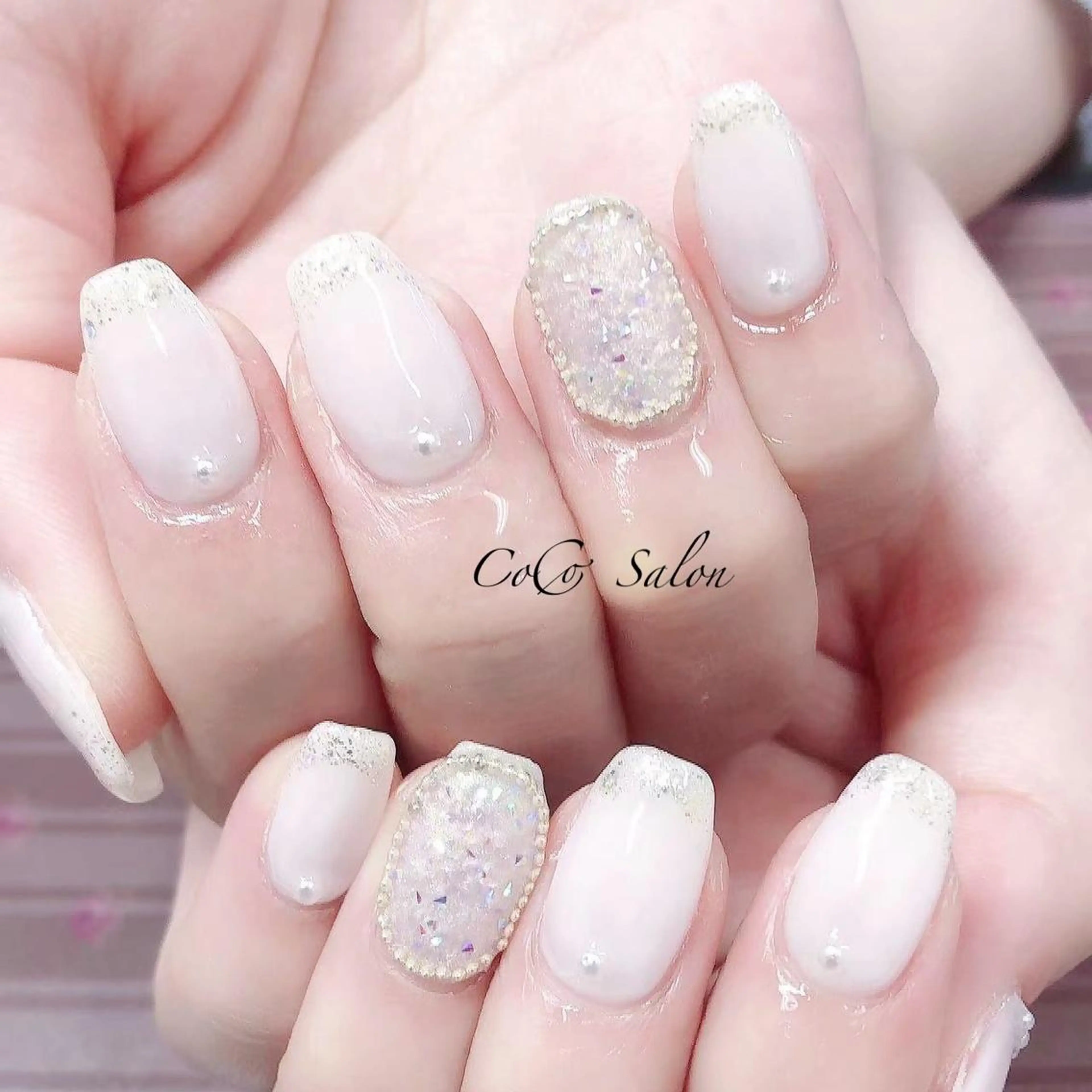 ネイル 長さ出し フレンチネイル ジェルネイル ホログラムネイル キラキラネイル CoCoSalon ネイル/まつ毛予約のネイルデザイン