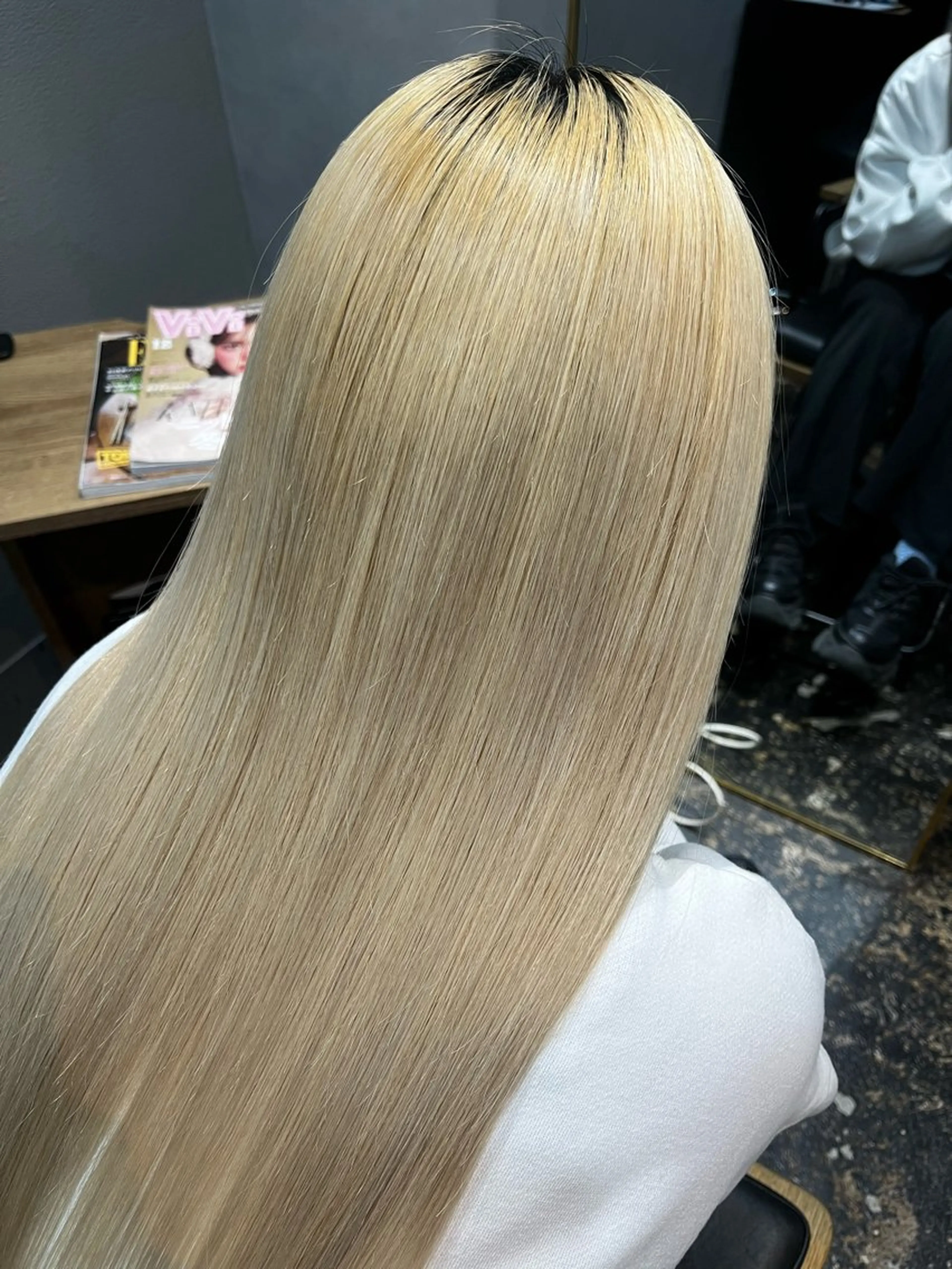 ロング カラー ハイトーンカラー ロング 酸性ストレート 縮毛矯正 トリートメント ハイトーン/韓国風/ 艶髪/吉祥寺のヘアスタイル