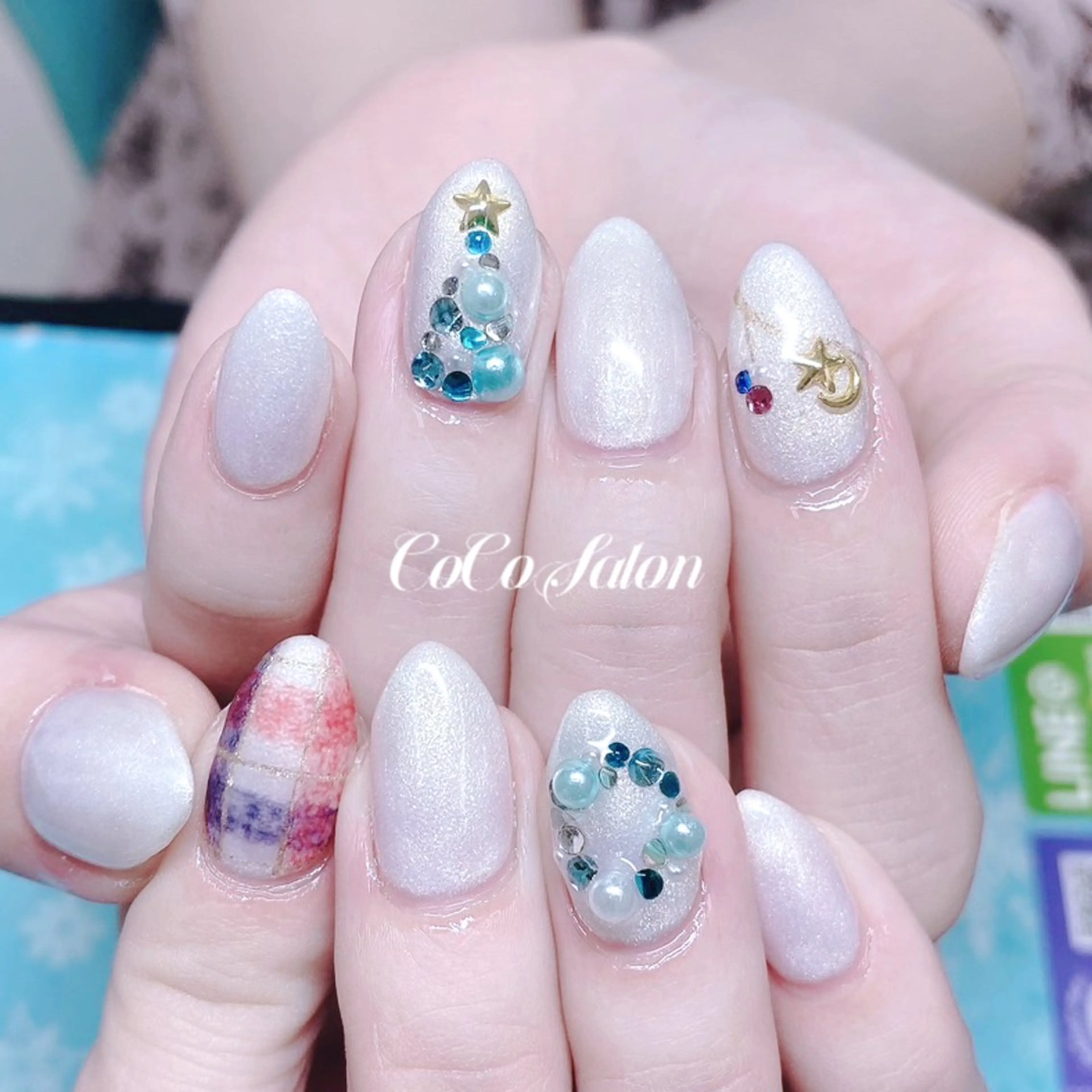 ネイル 成人式 長さ出し ジェルネイル キラキラネイル ワンカラーネイル CoCoSalon ネイル/まつ毛予約のネイルデザイン