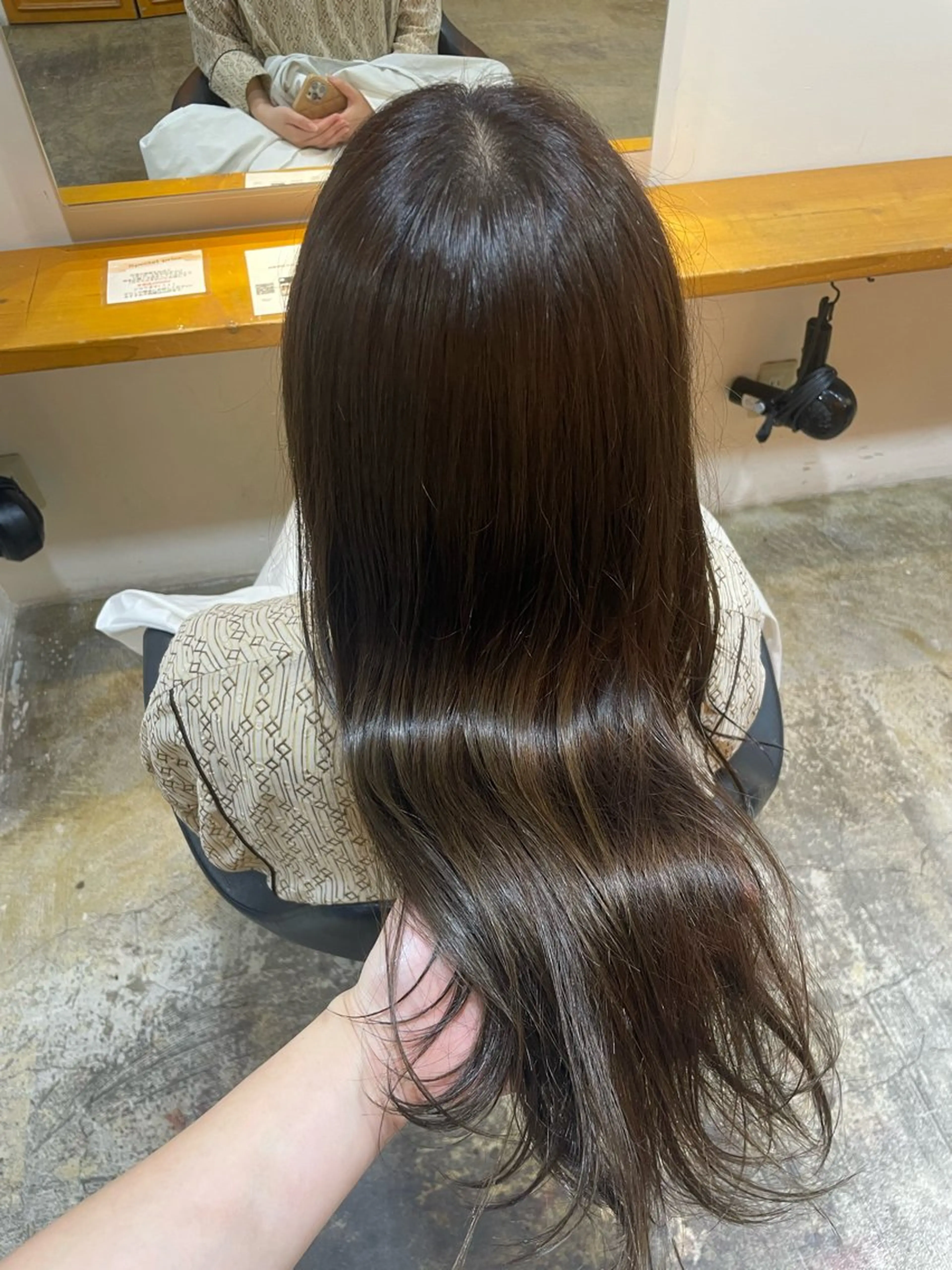 セミロング カラー ベージュカラー オリーブベージュ カット ヘアカラー トリートメント MIOベージュカラー 柔らかいカラーのヘアスタイル