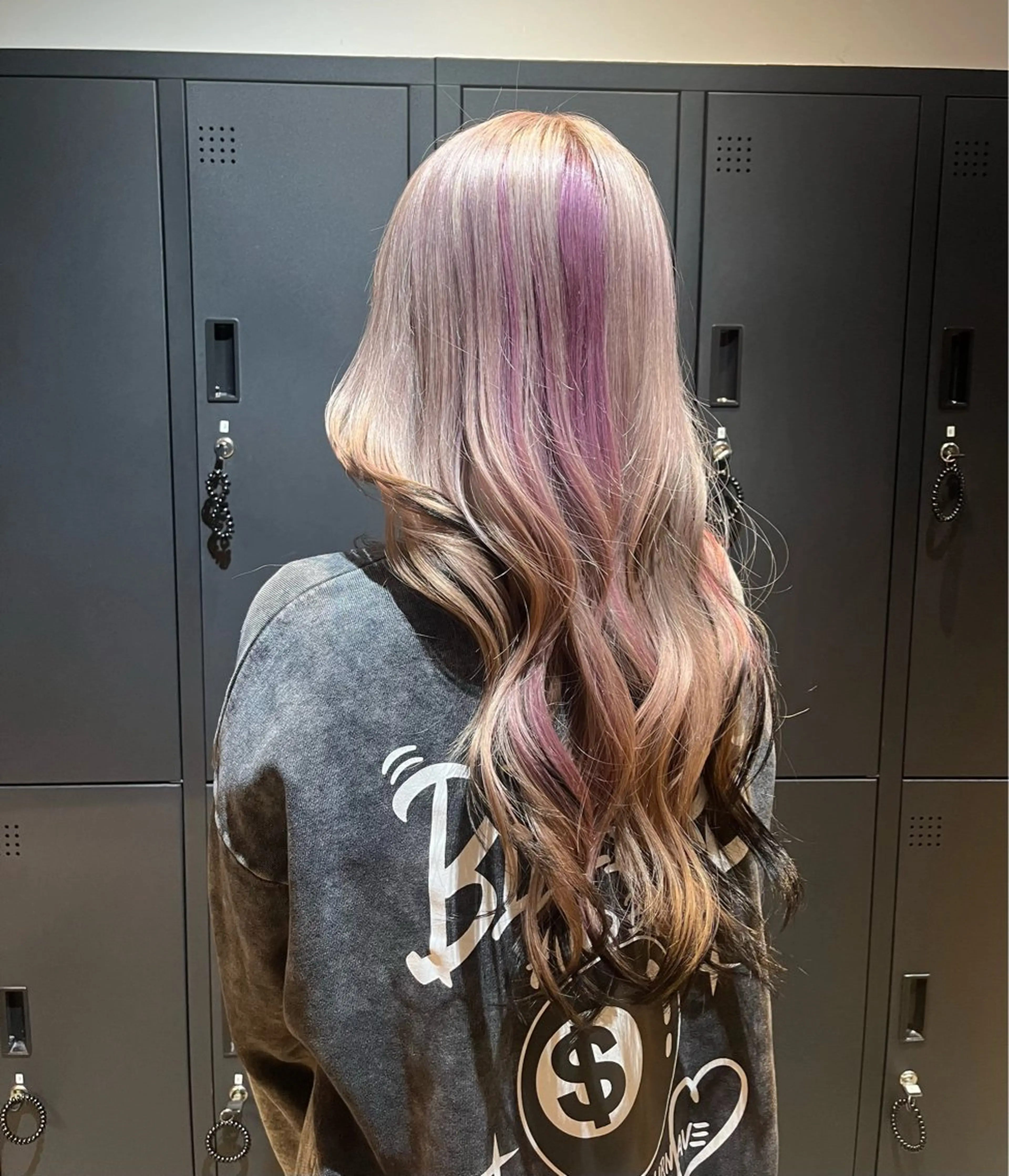 ロング ヘアカラー ハイトーン RINO🌺のヘアスタイル