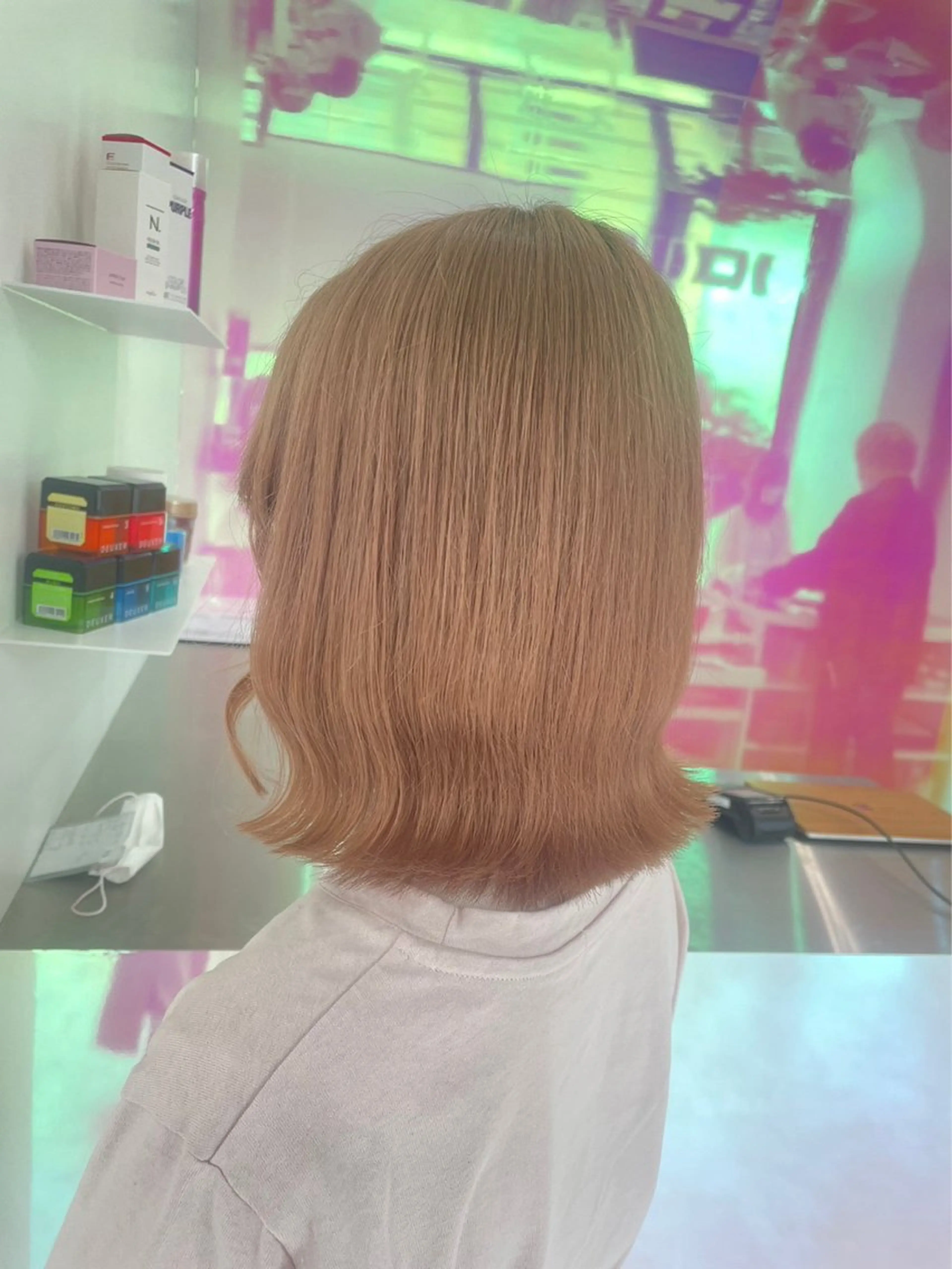 ミディアム カラー ヘアカラー ヘッドスパ 🫧ハイトーン🫧 ベージュ🫧徹哉のヘアスタイル