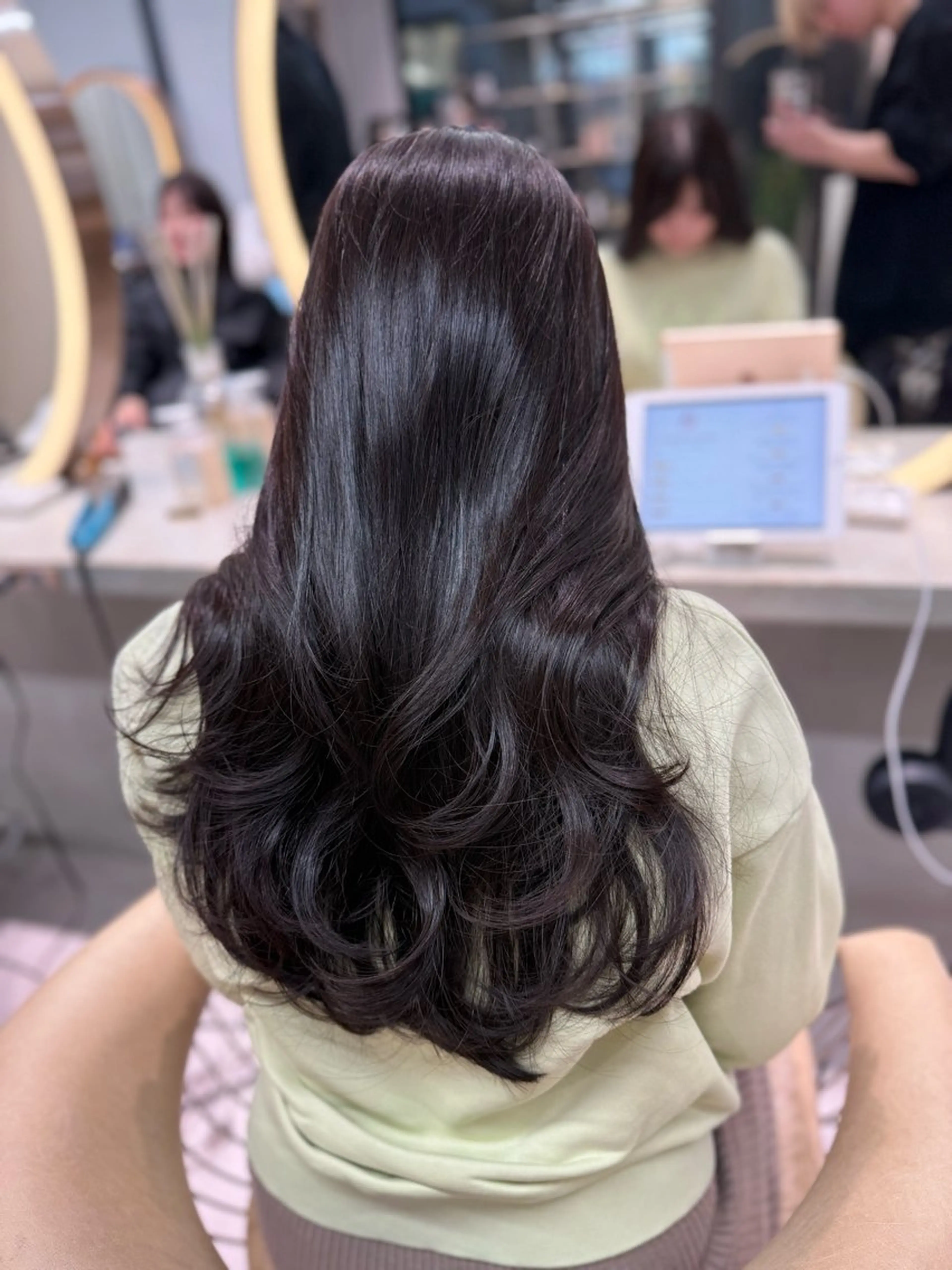 セミロング カラー カット ヘアカラー トリートメント shion 透明感カラーのヘアスタイル