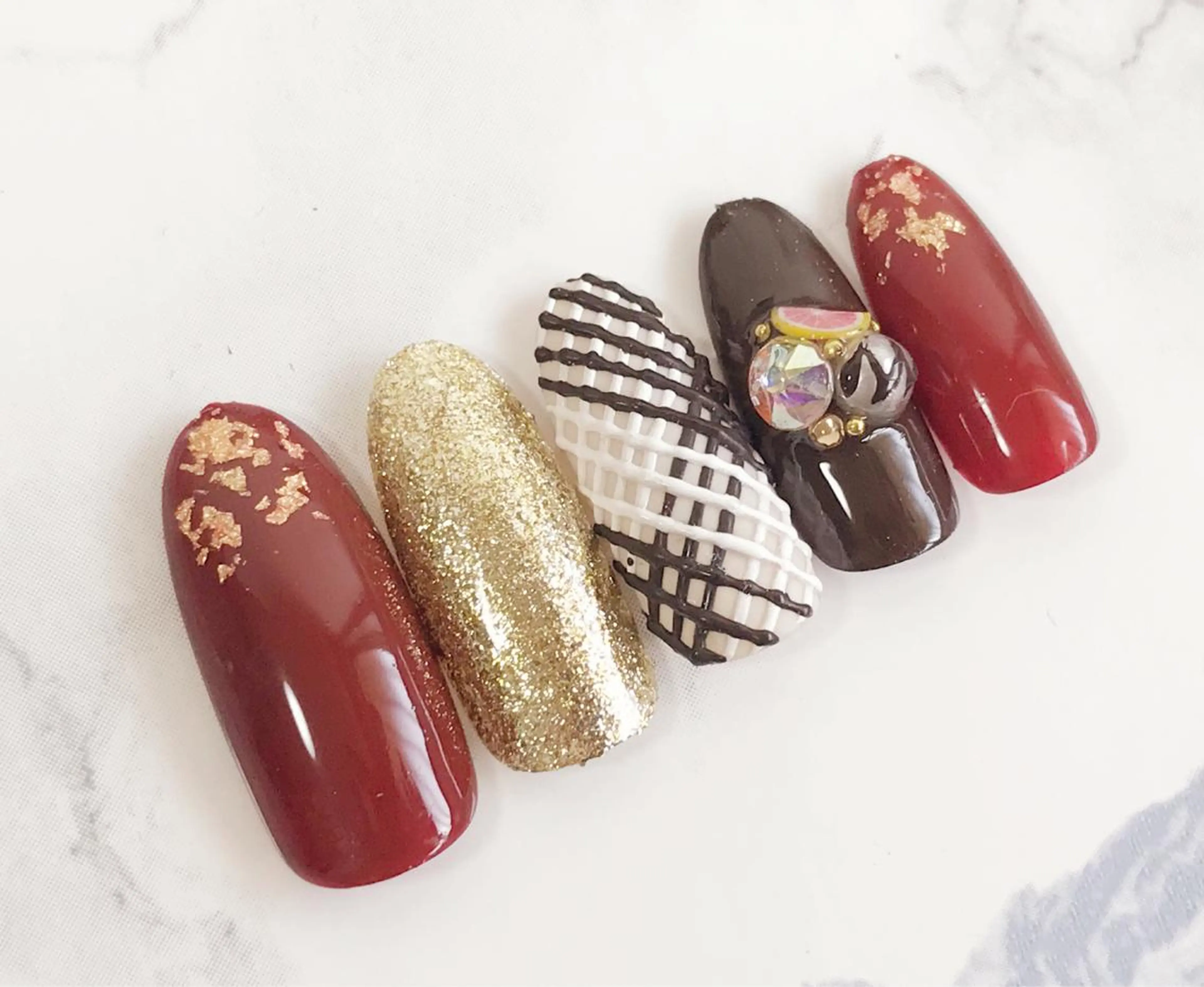 ネイル バレンタイン stay goldのネイルデザイン