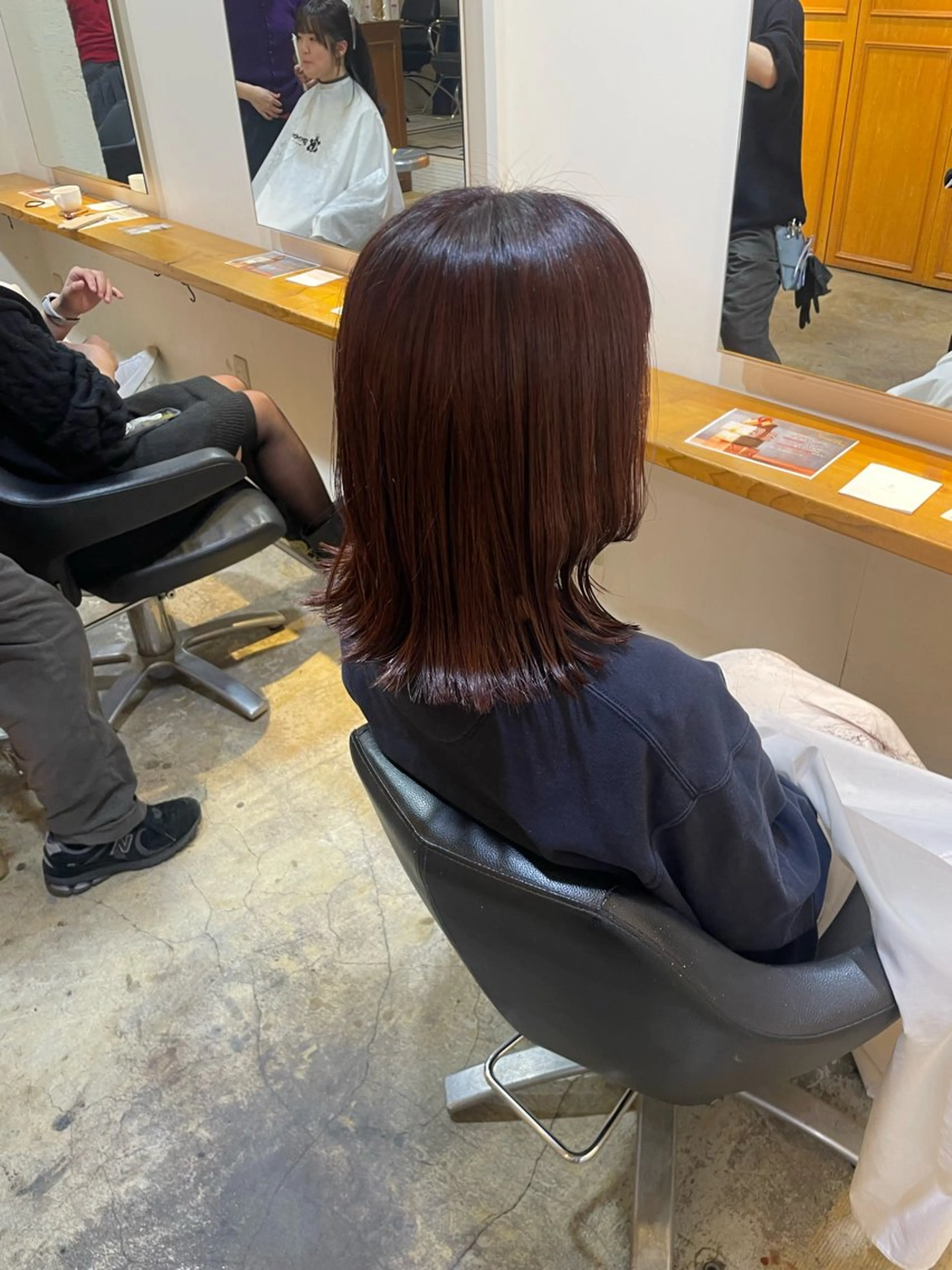 ミディアム カラー ボルドーカラー ブラウンカラー MIOベージュカラー 柔らかいカラーのヘアスタイル