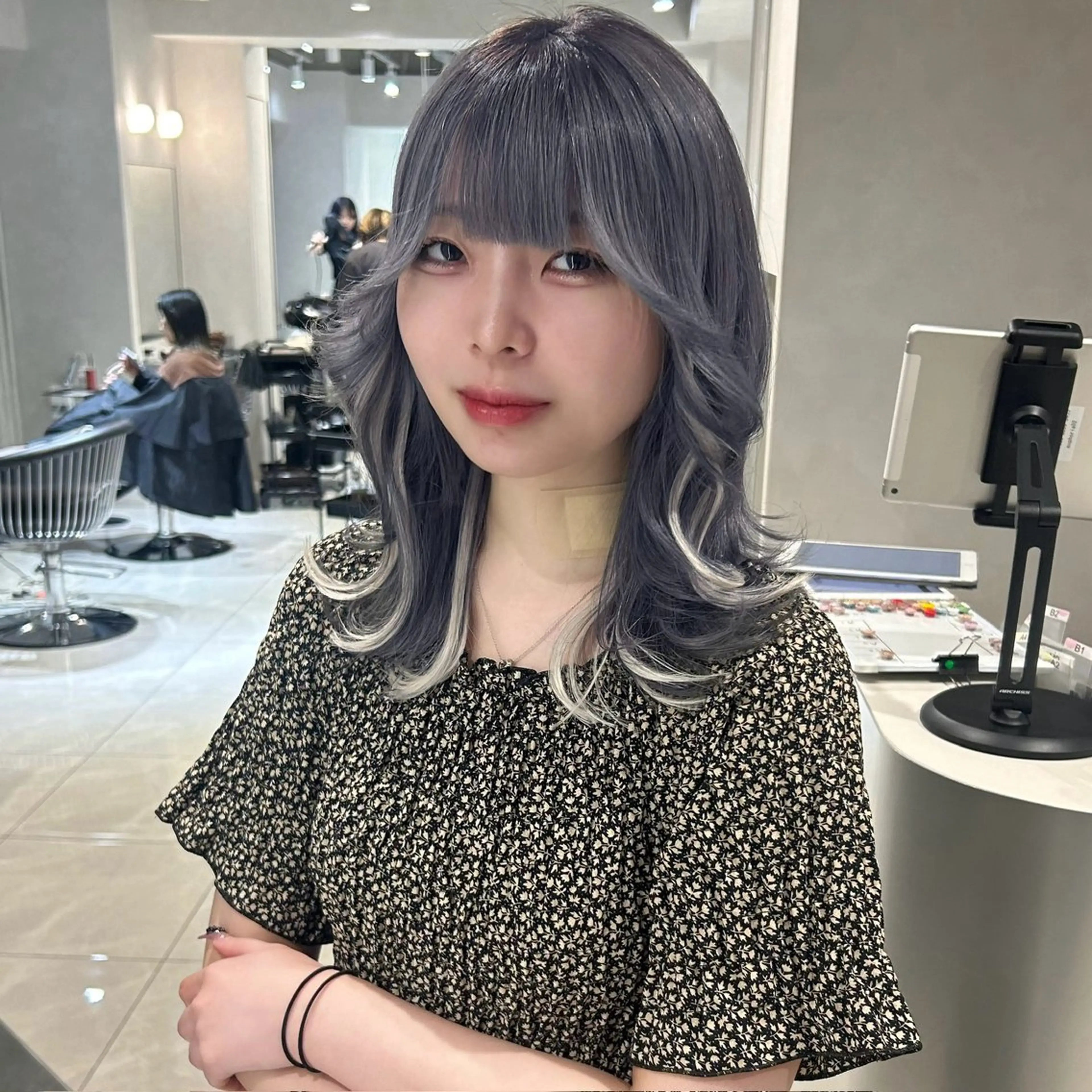 セミロング うるツヤハイトーン/ レイヤー⟡mayuのヘアスタイル