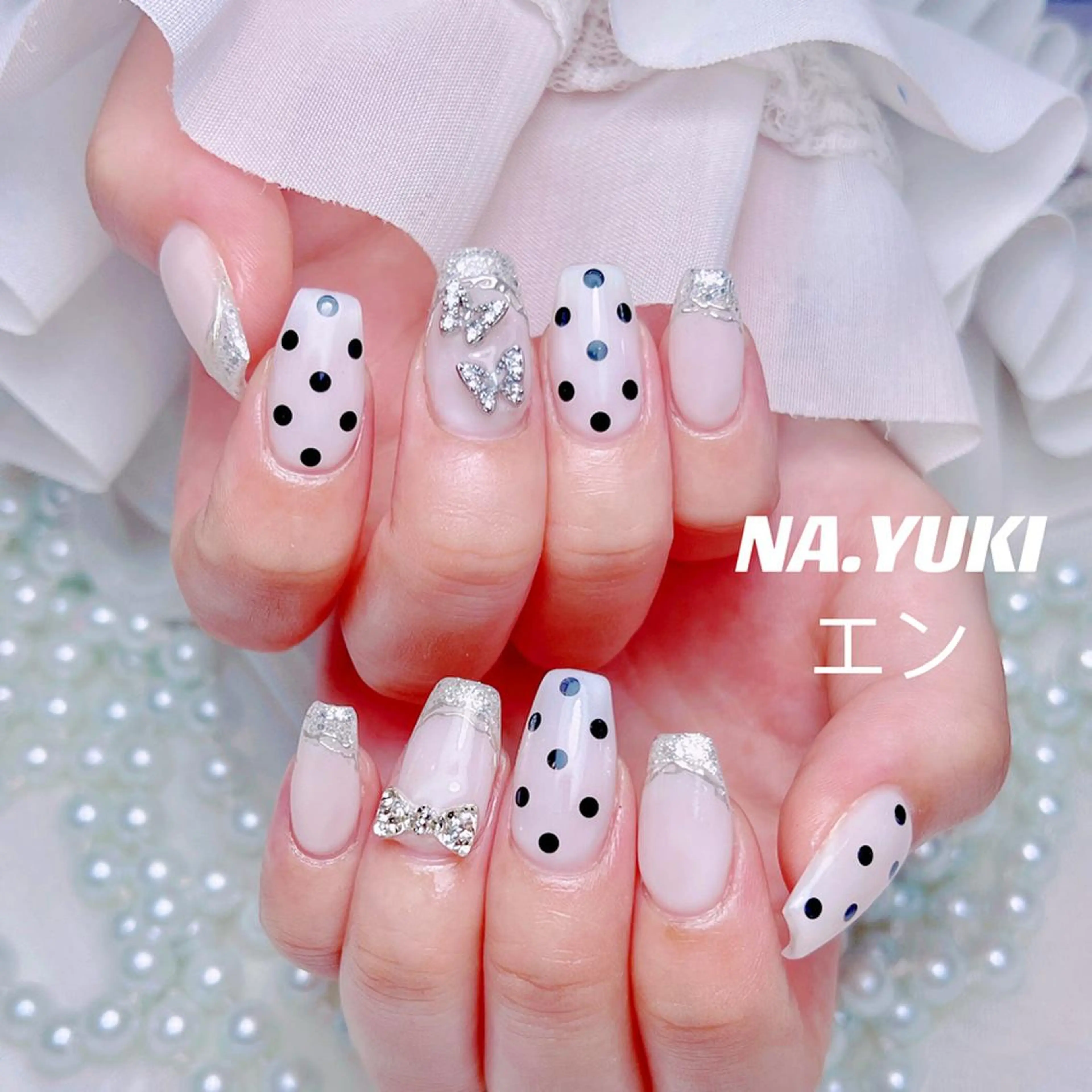 ネイル 🦋 Queenieのネイルデザイン