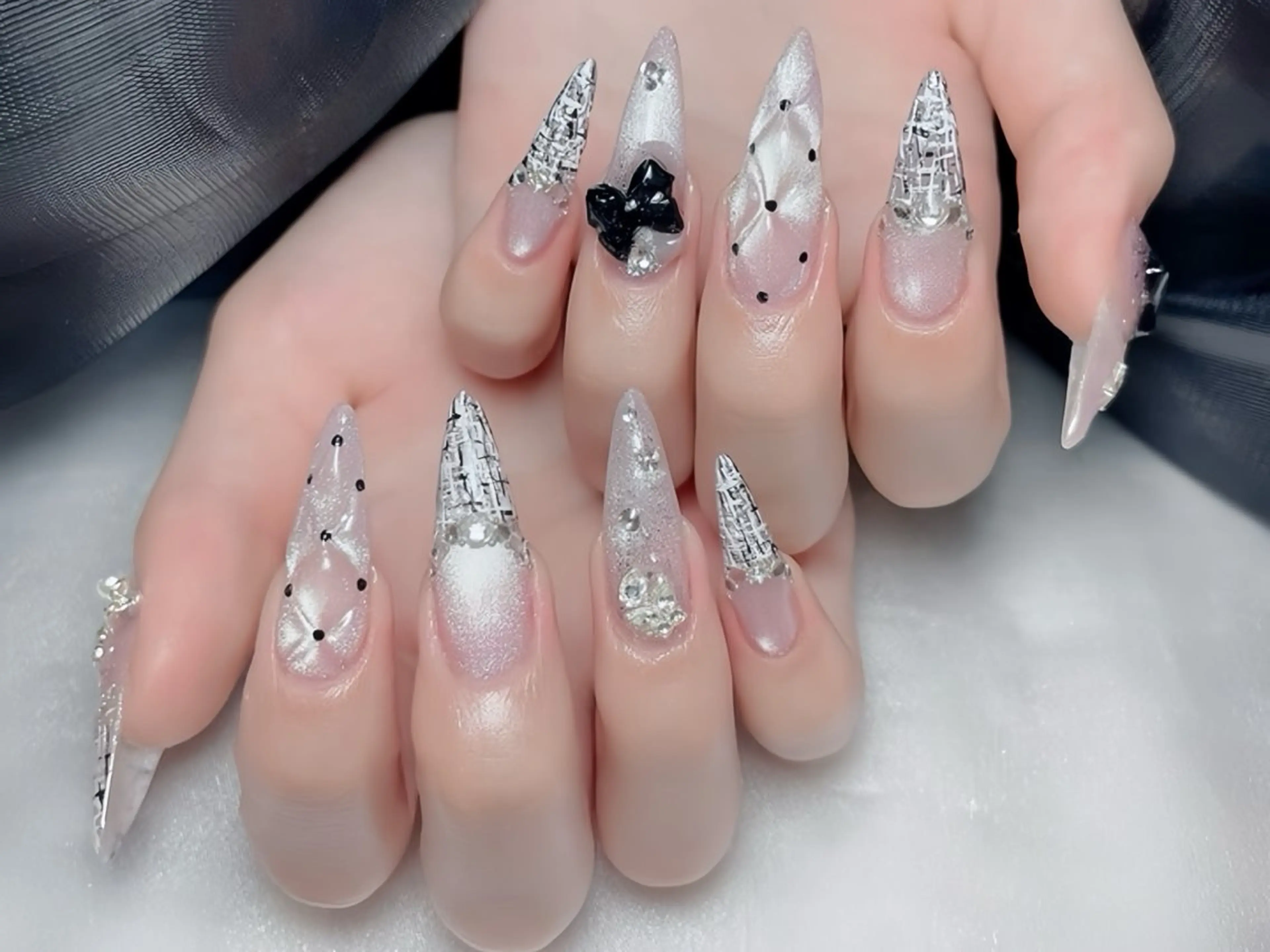 ネイル オーロラネイル チークネイル 桜ネイル クリアネイル ドット ハンドネイル Rin Nail Shinokuboのネイルデザイン