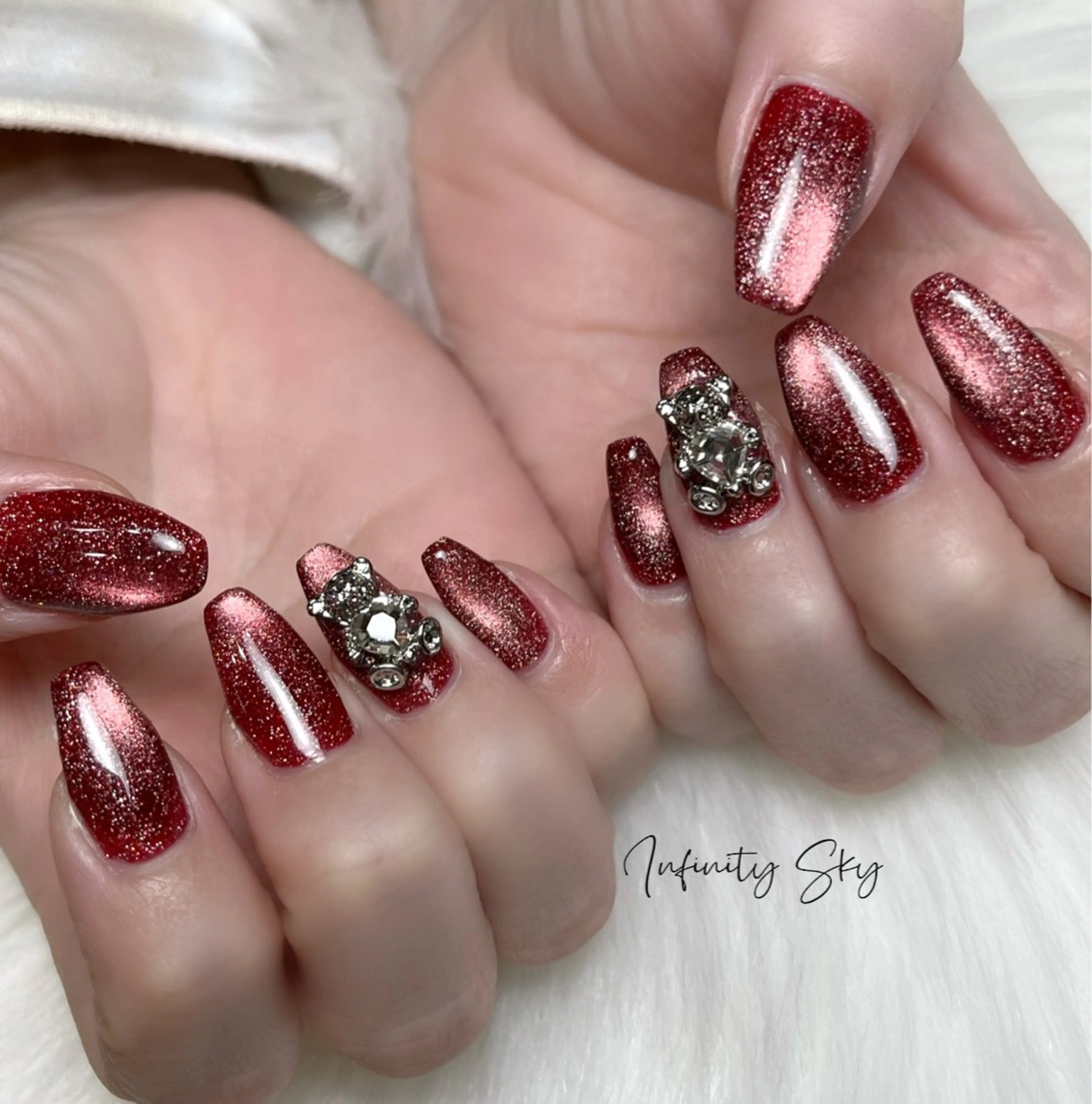 ネイル マグネットネイル 赤色 冬ネイル クリスマス infinity skyのネイルデザイン