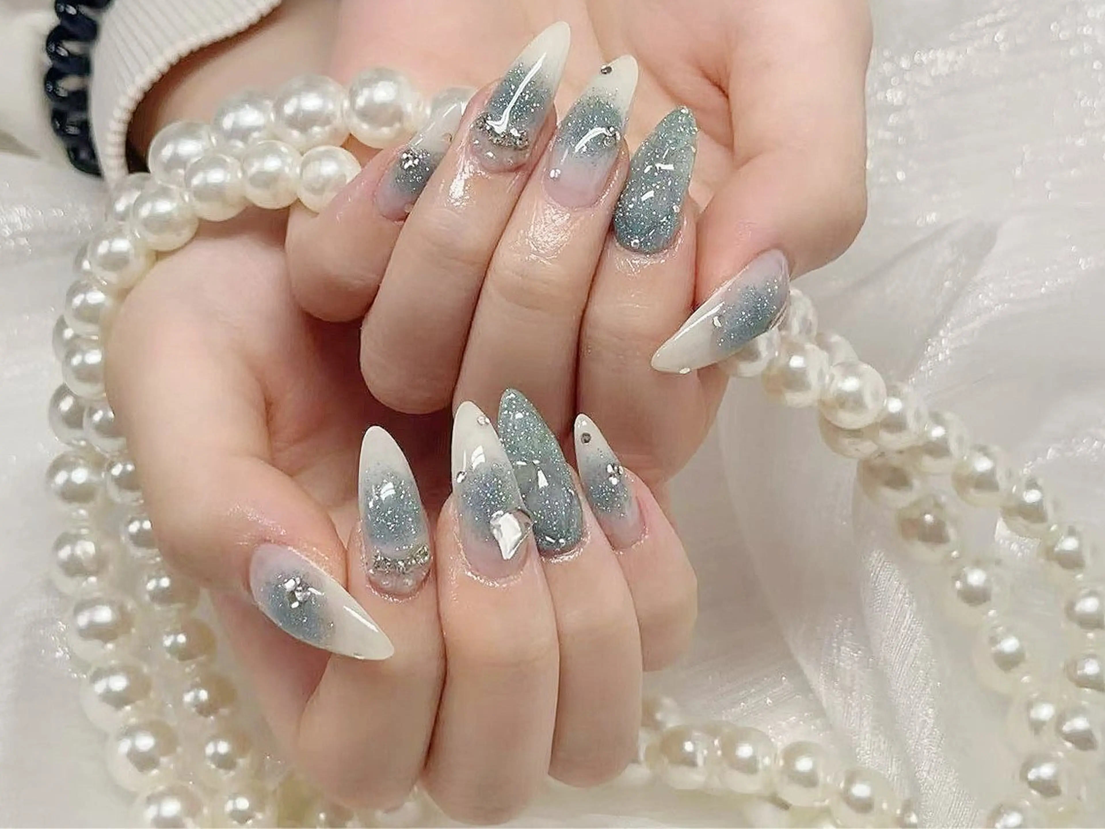 ネイル オーロラネイル 長さ出し フレンチネイル ガーリー キラキラネイル RIn 🎀のネイルデザイン