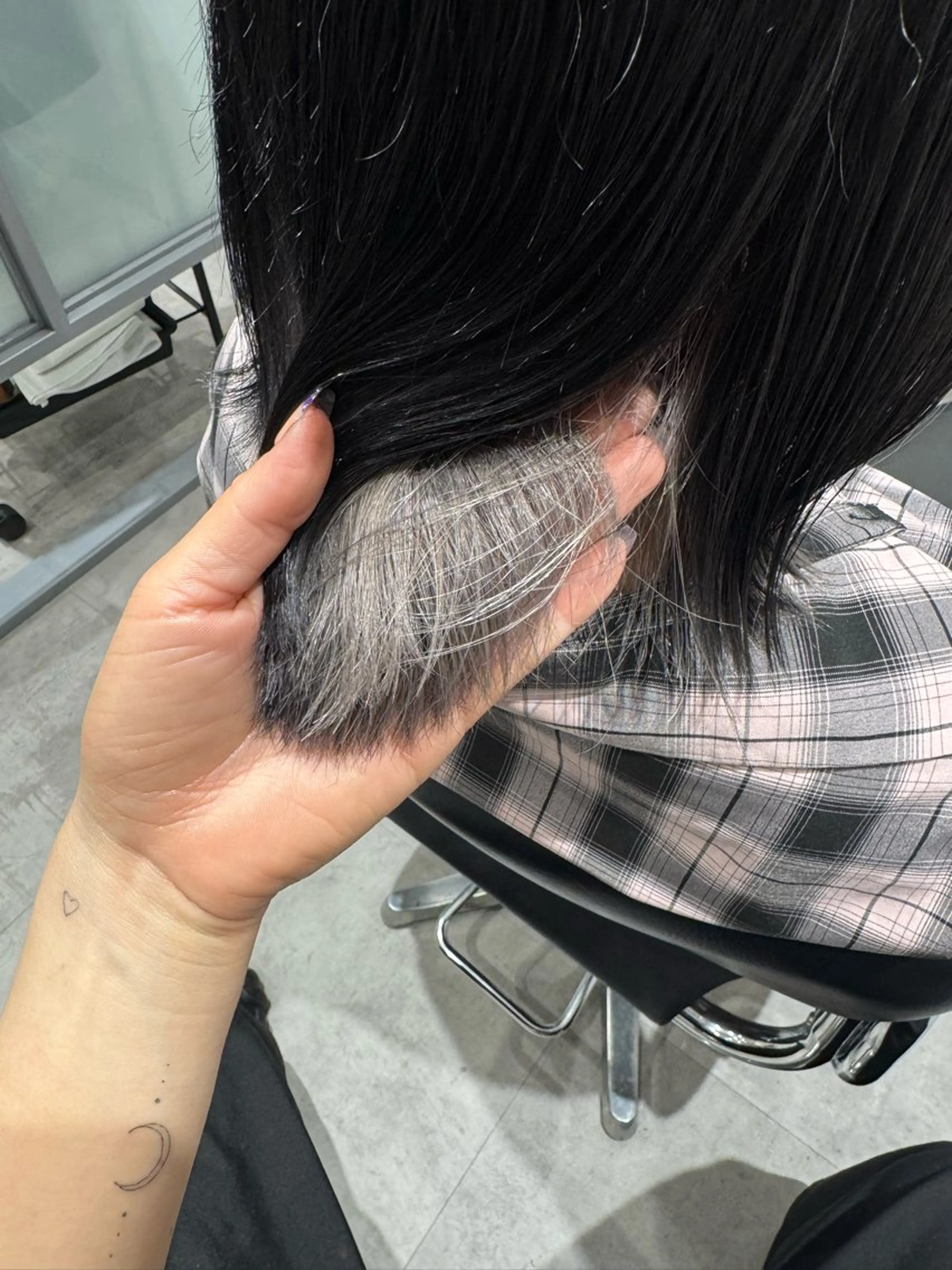 ショート カラー インナーカラー シルバー ヘアカラー トリートメント 中井亜未/ 姫路ボブのヘアスタイル