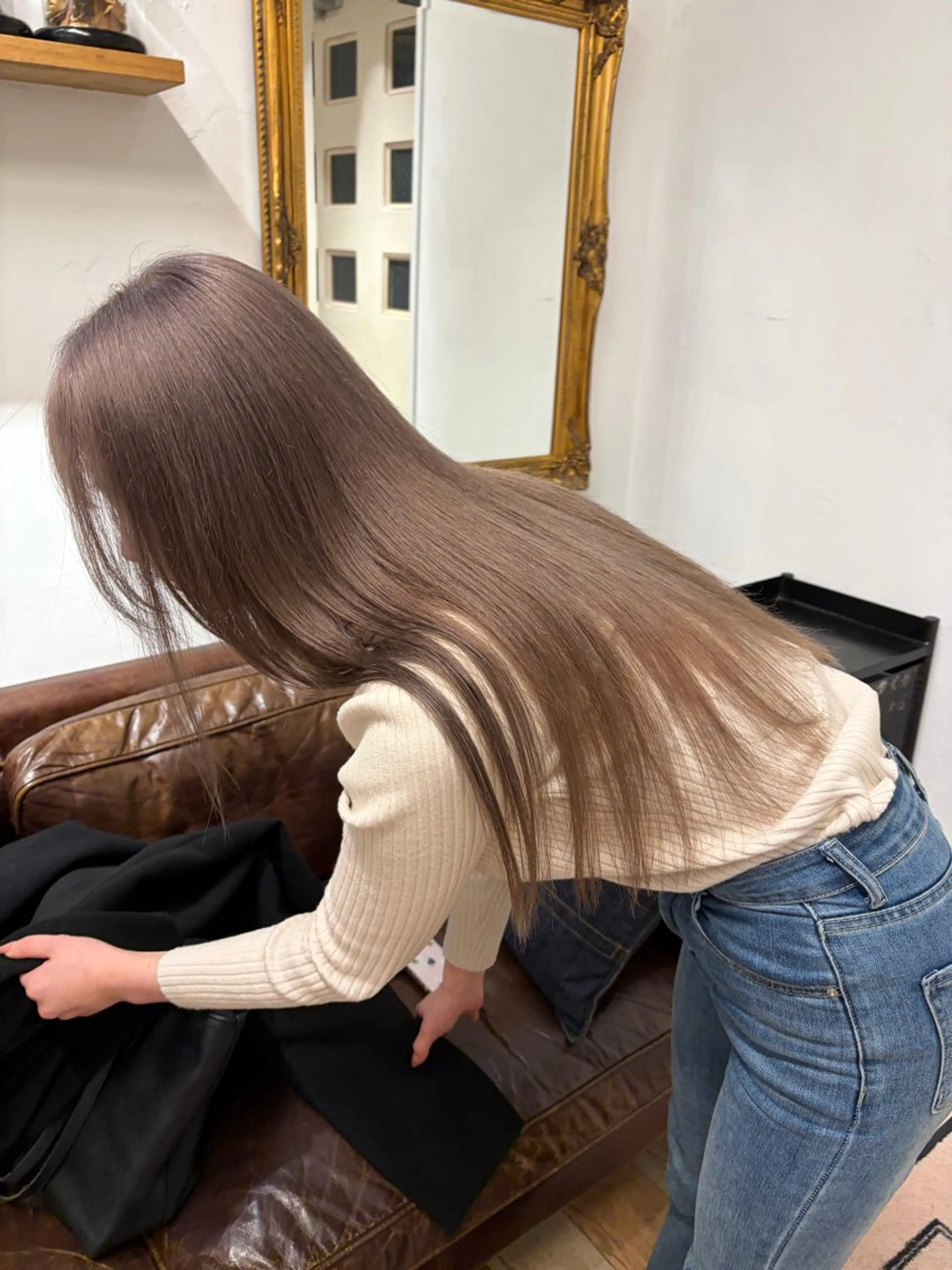 ロング カラー ミルクティー× グレージュMOMOのヘアスタイル