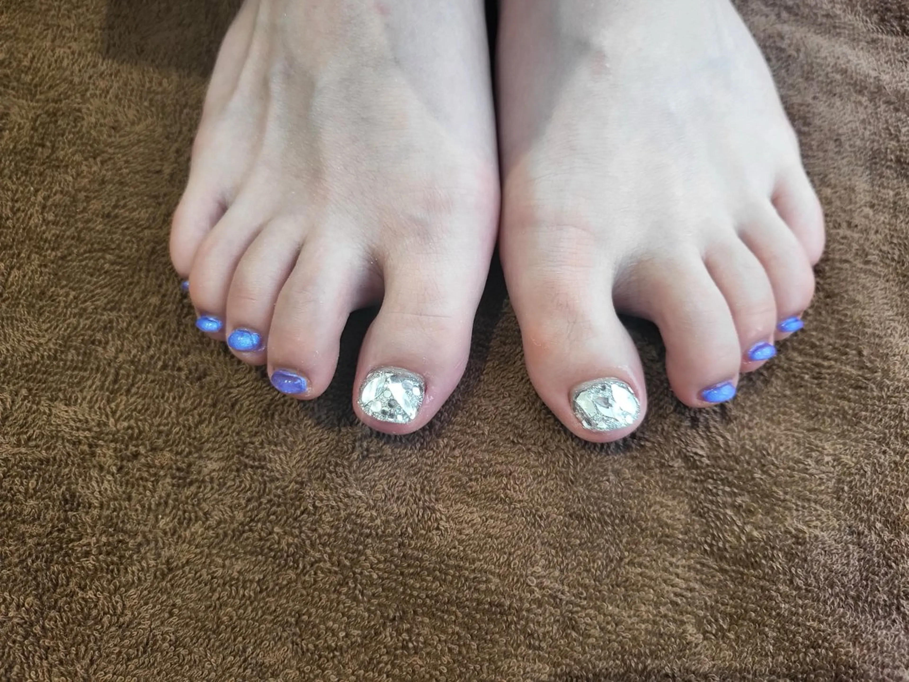 ネイル フットネイル キラキラネイル ストーンネイル フットネイル 心斎橋Salon Epokkuのネイルデザイン